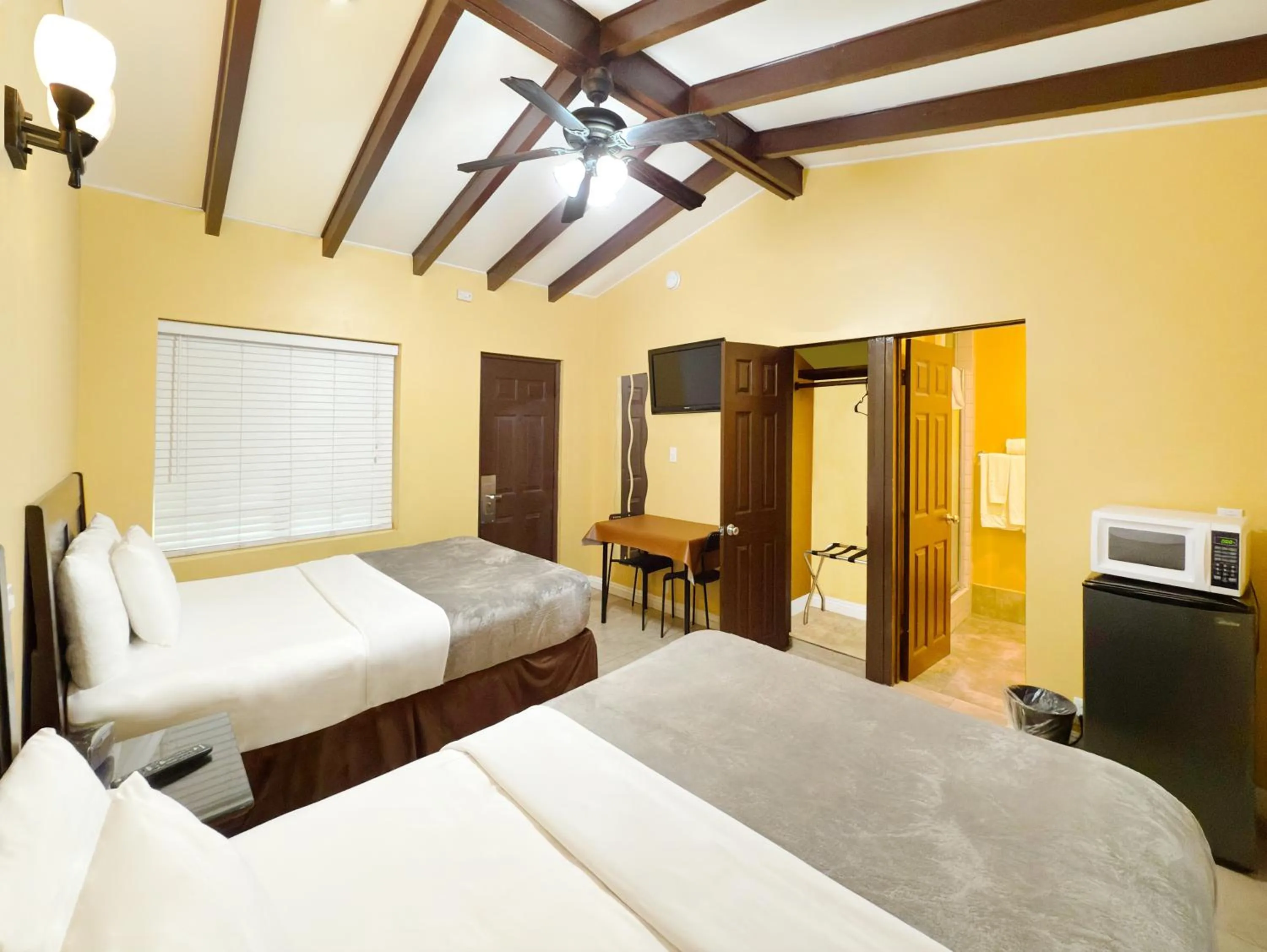 TV and multimedia, Bed in El Patio Inn - Near Universal Studios Hollywood