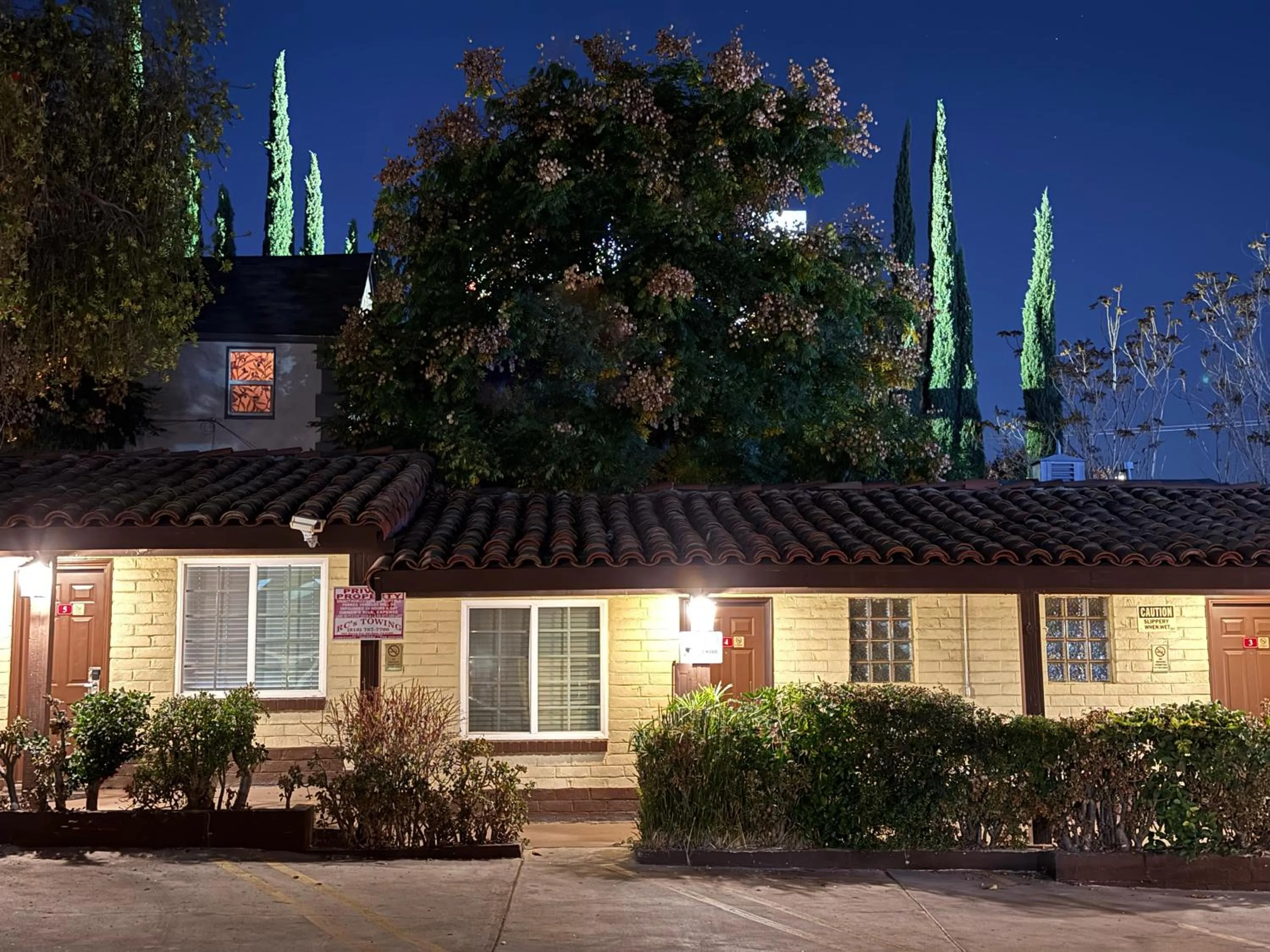 Property building in El Patio Inn - Near Universal Studios Hollywood