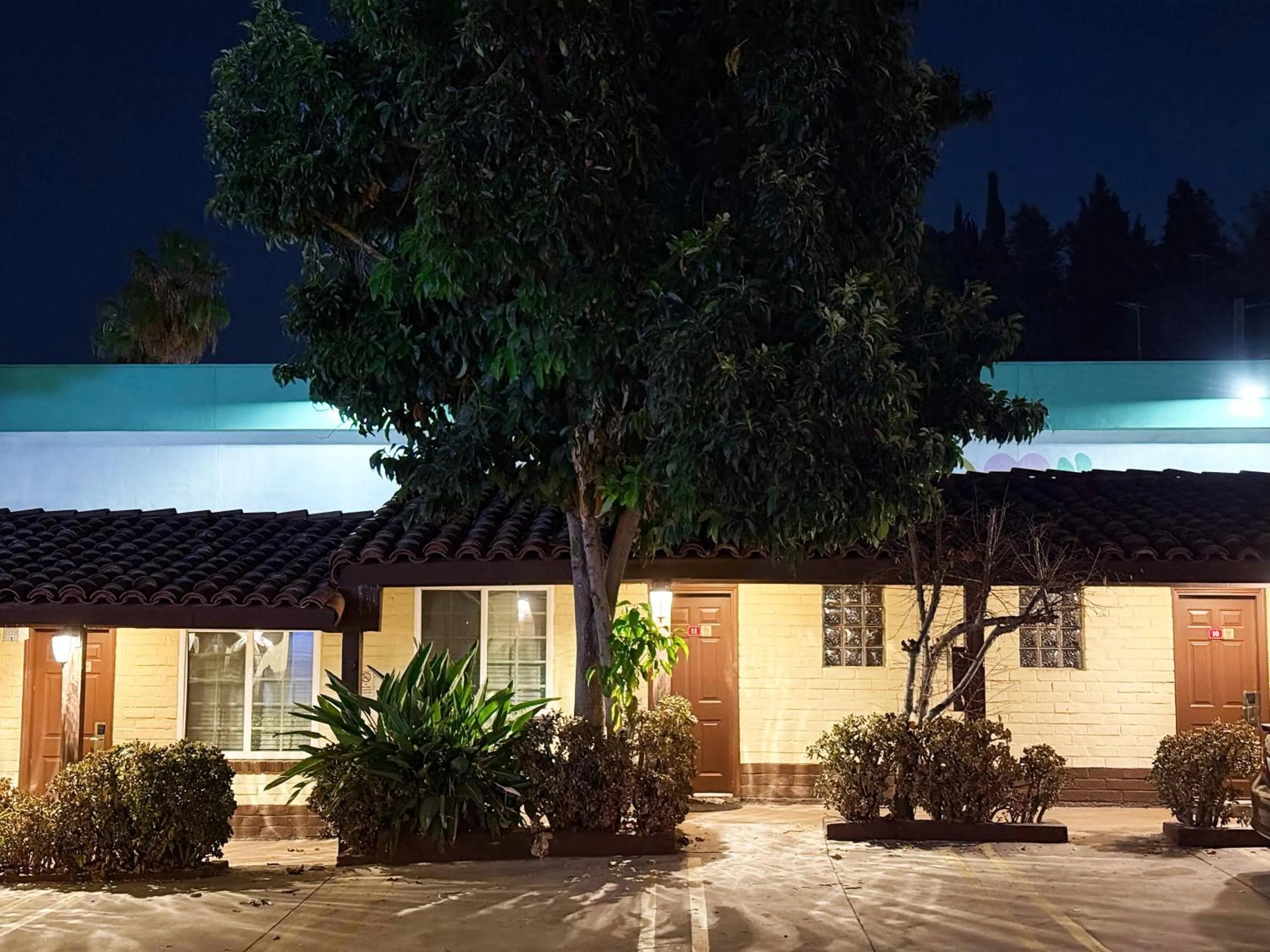 Property building in El Patio Inn - Near Universal Studios Hollywood