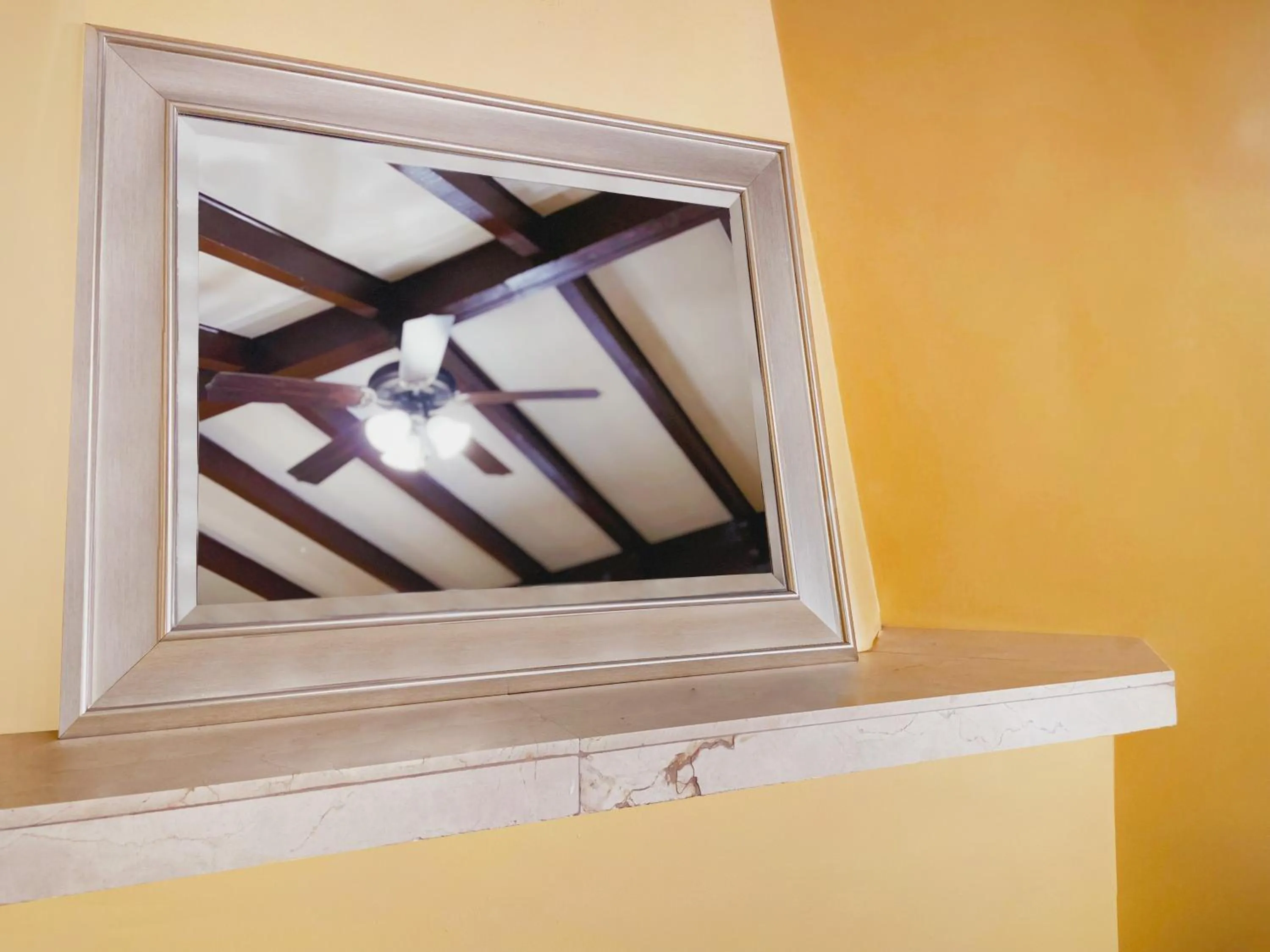 Living room in El Patio Inn - Near Universal Studios Hollywood