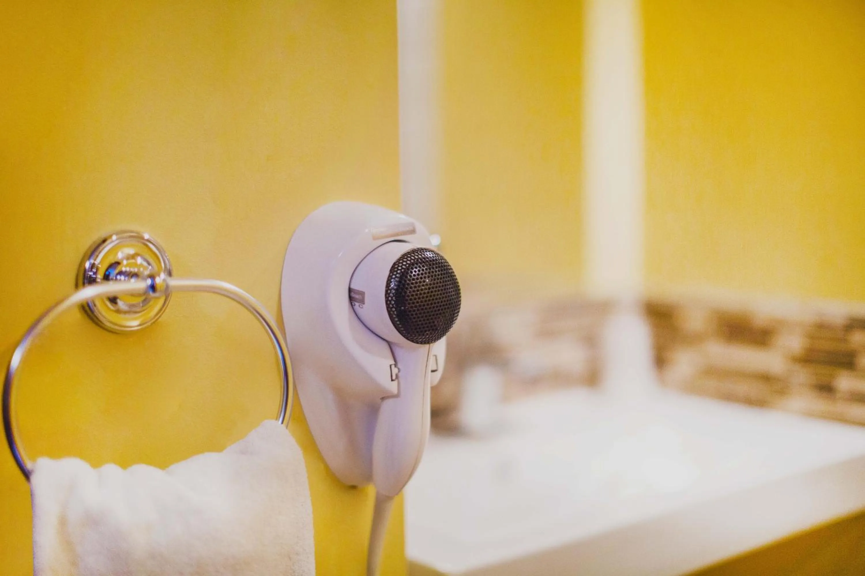 Bathroom in El Patio Inn - Near Universal Studios Hollywood