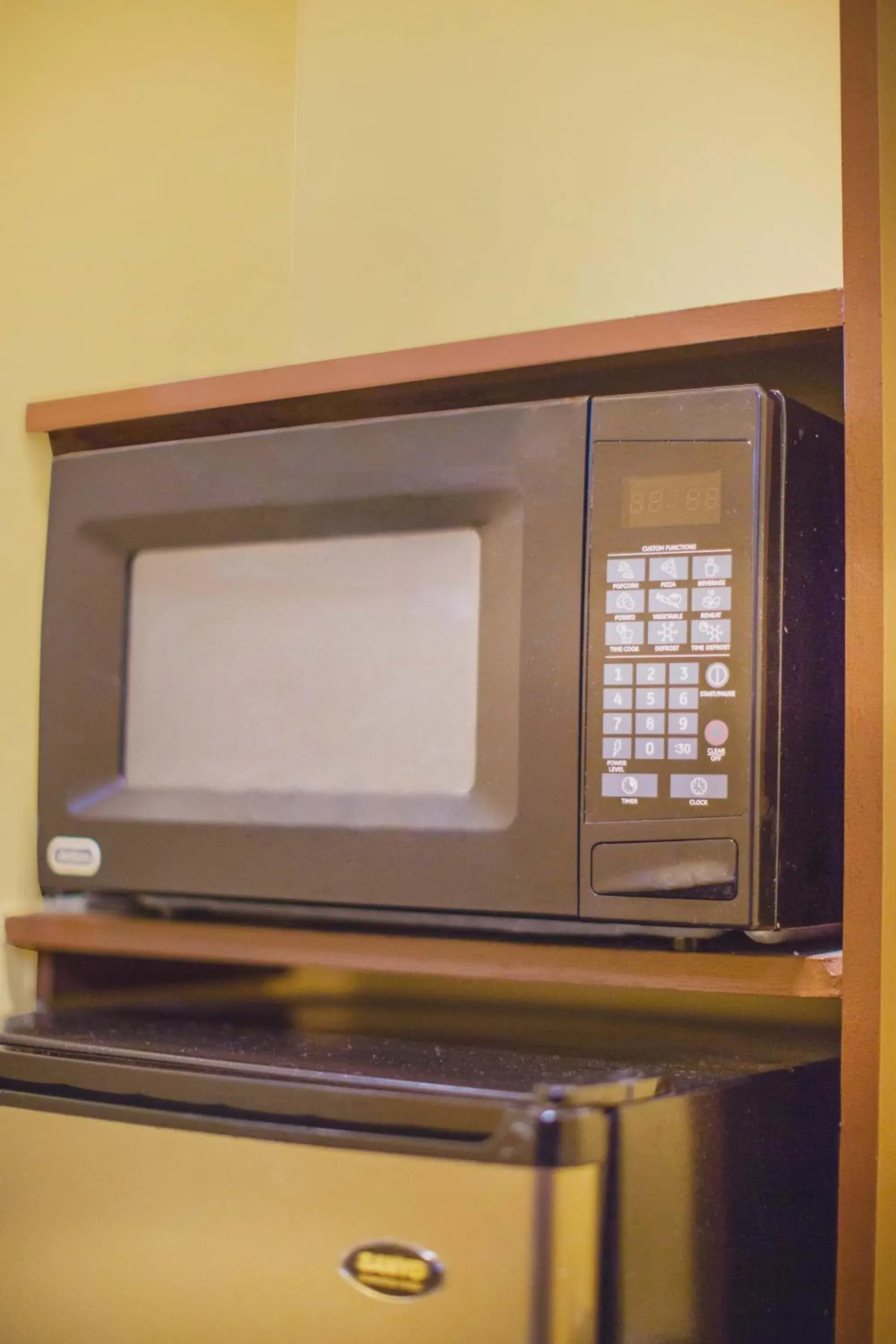 minibar in El Patio Inn - Near Universal Studios Hollywood minibar in El Patio Inn - Near Universal Studios Hollywood