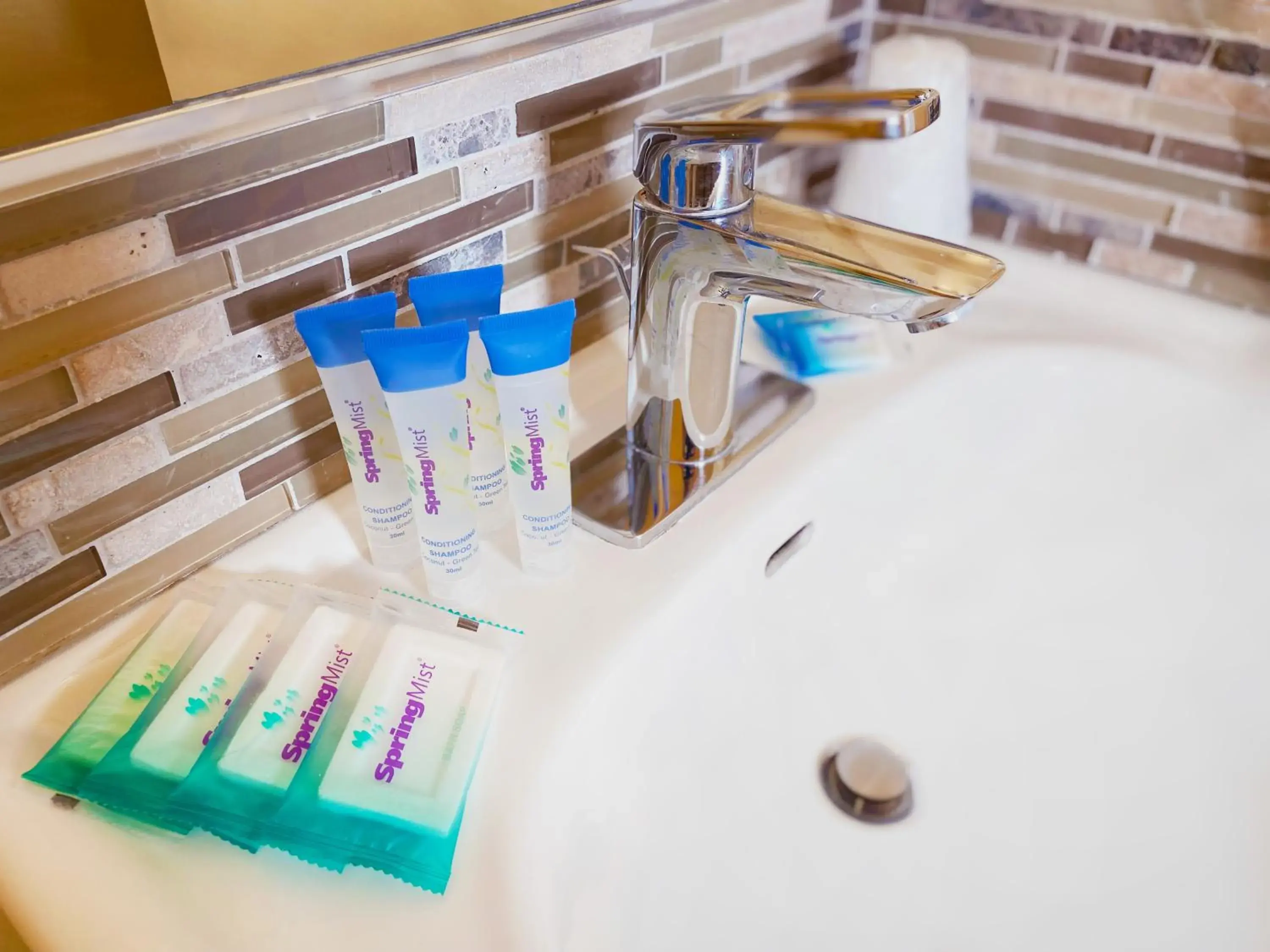 Bathroom in El Patio Inn - Near Universal Studios Hollywood Bathroom in El Patio Inn - Near Universal Studios Hollywood