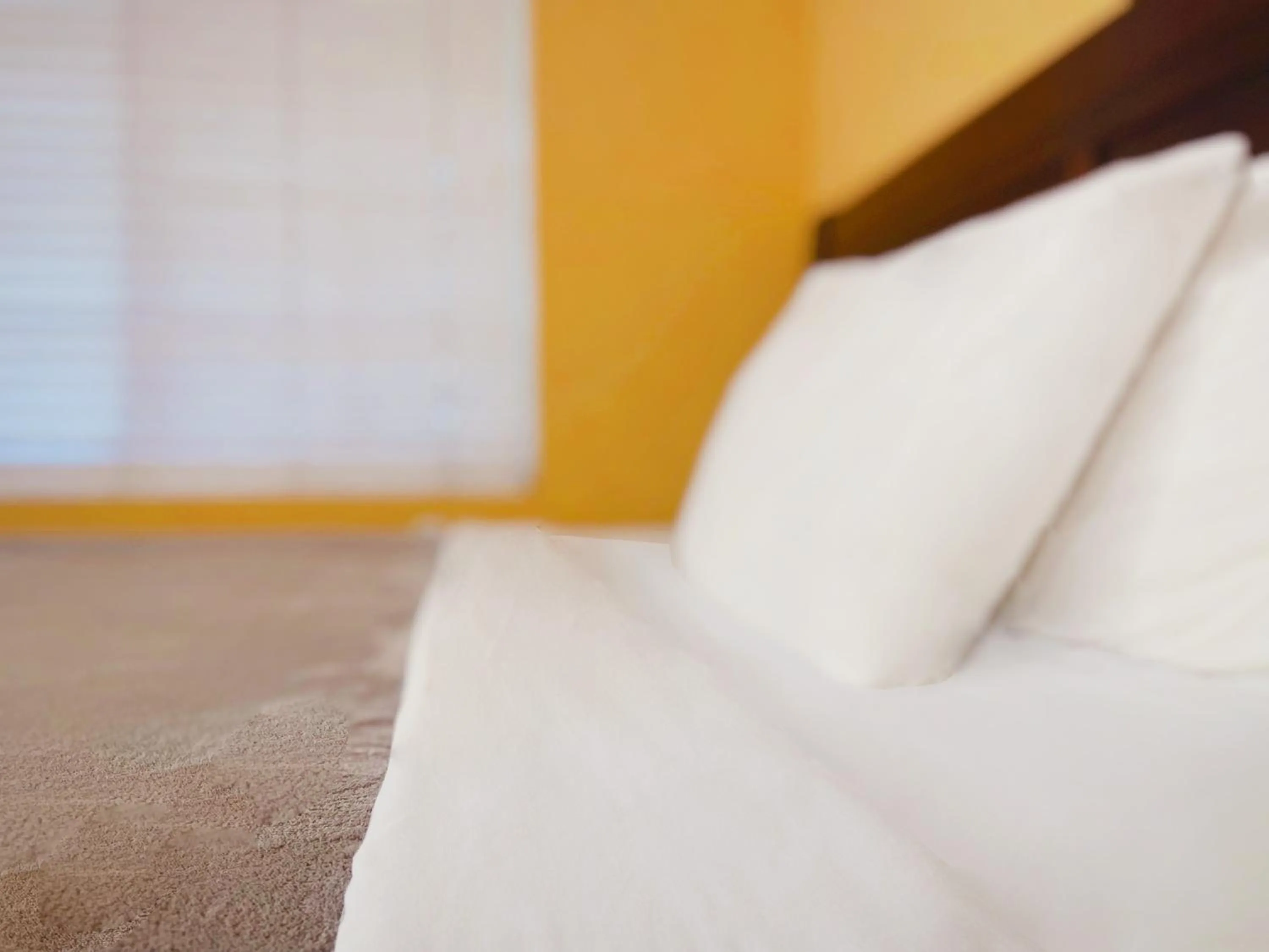 Bed in El Patio Inn - Near Universal Studios Hollywood