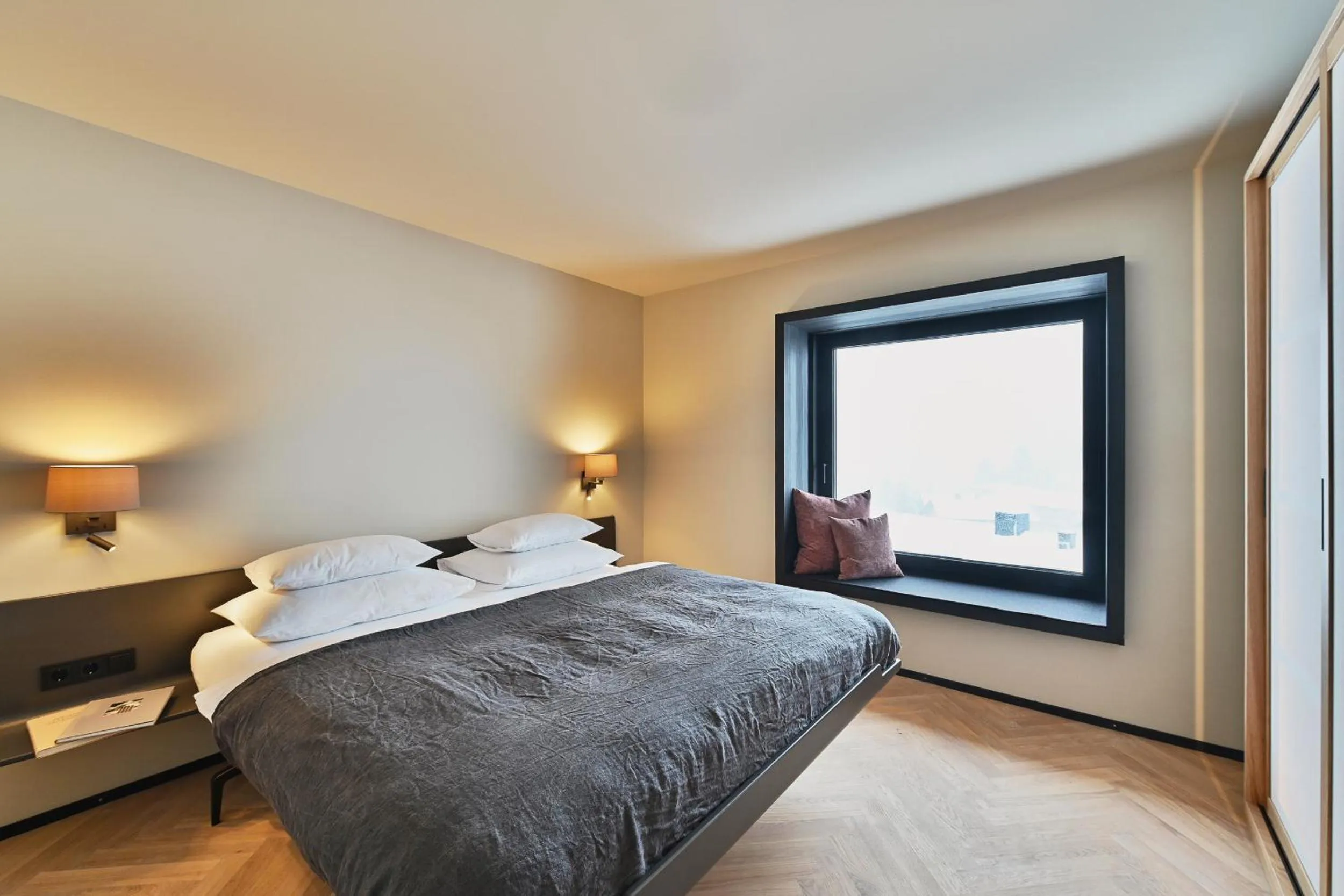 Bed in Warth52-W52 Apartments
