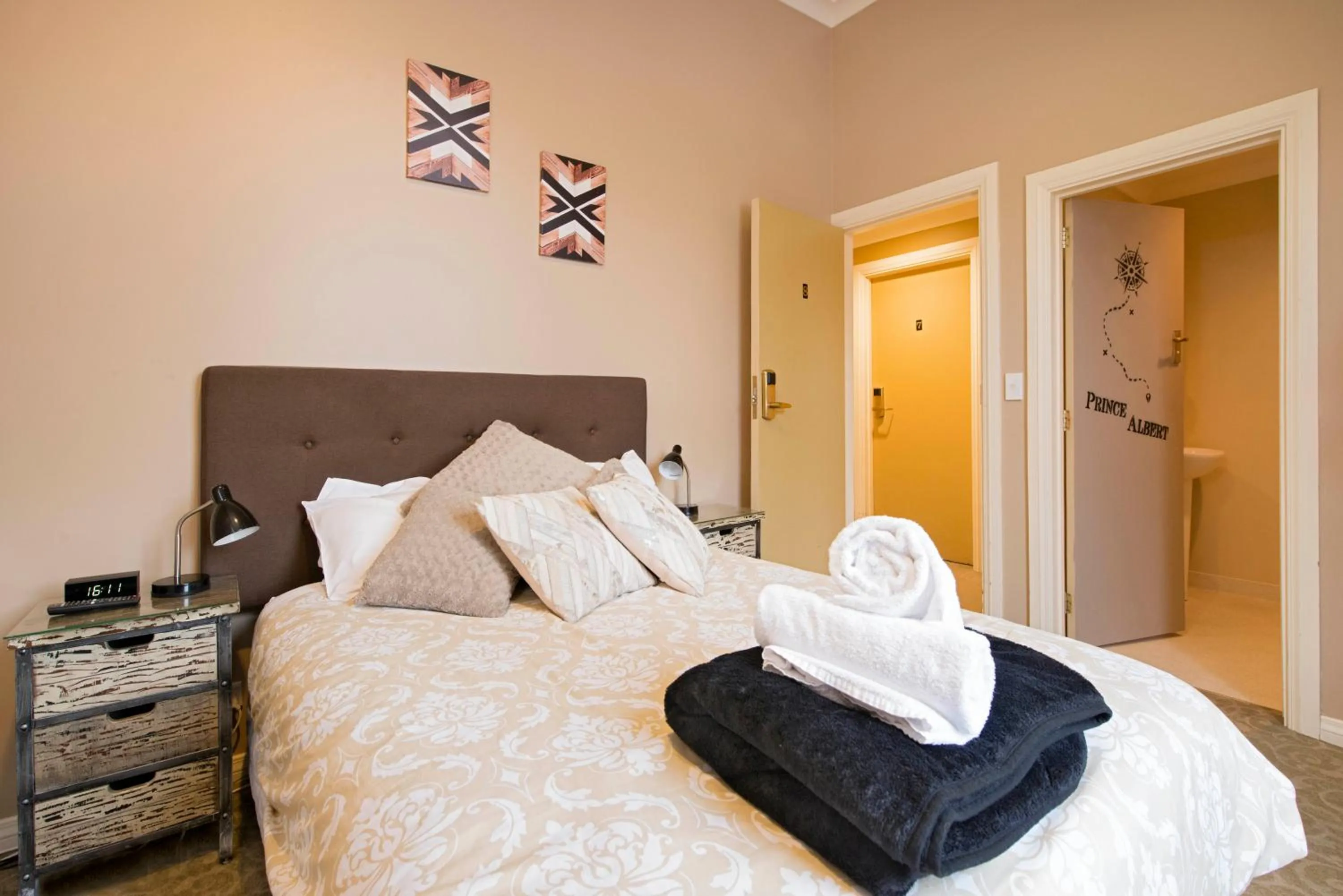 Bed in The Prince Albert Backpackers & Bar