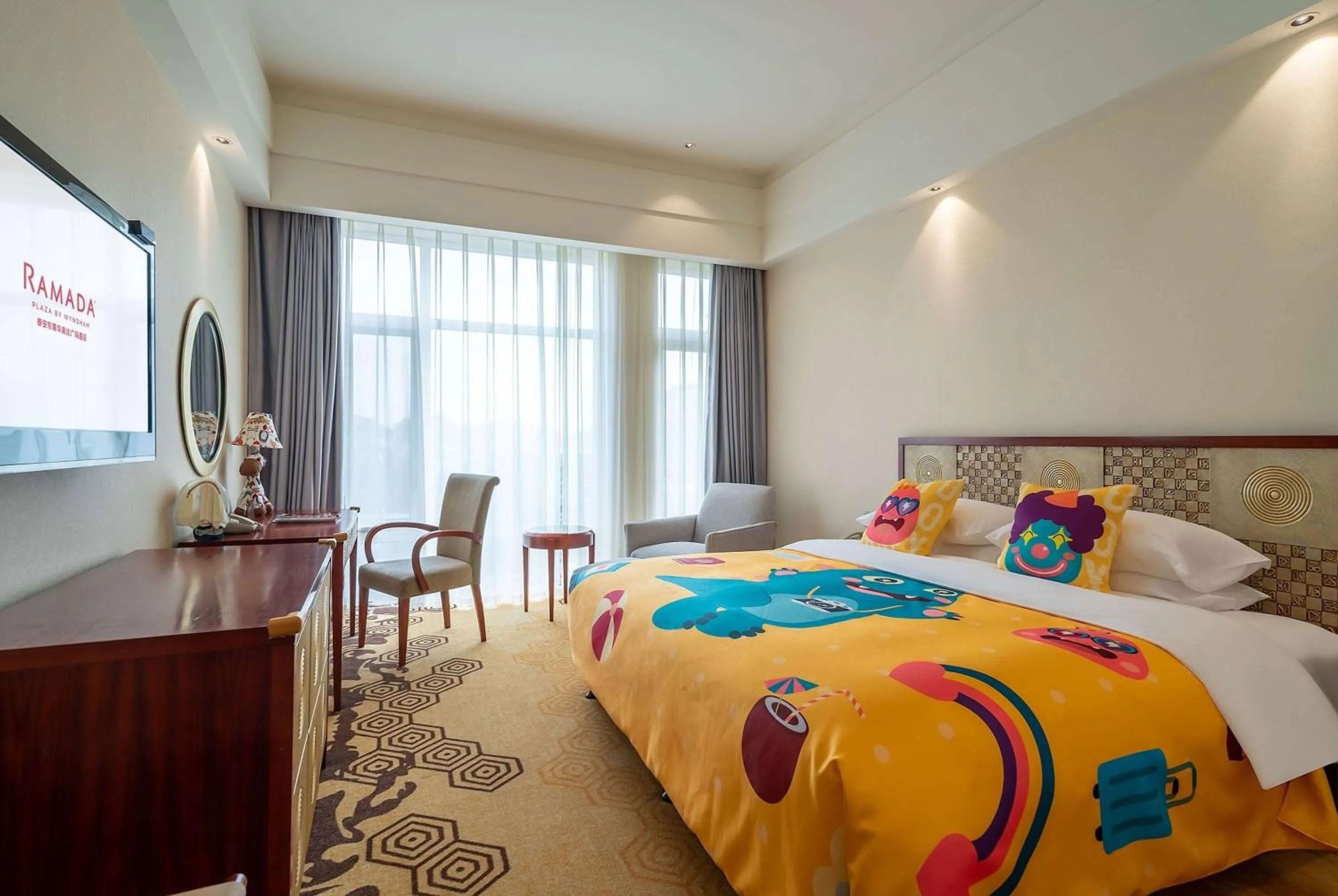 Photo of the whole room, Bed in Ramada Plaza By Wyndham Taian