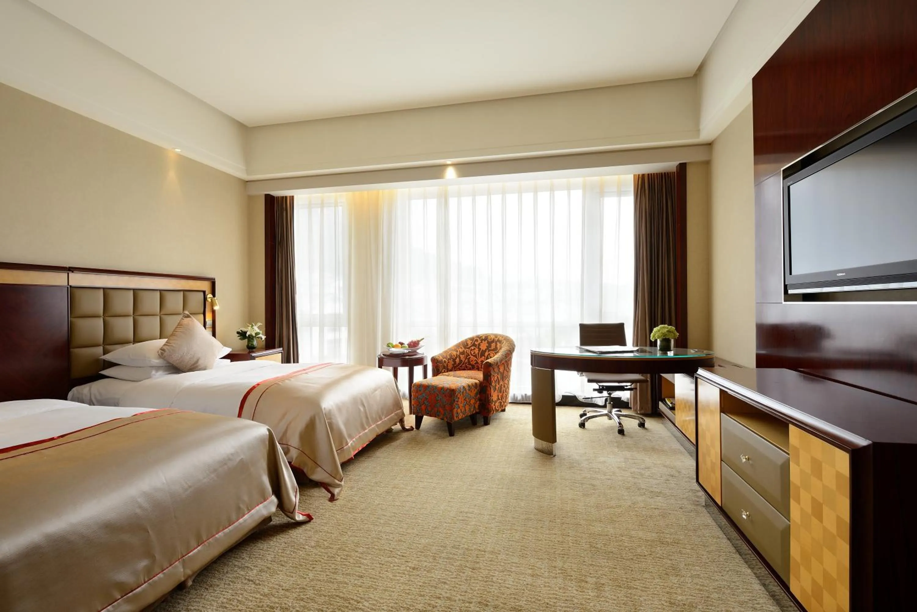 Photo of the whole room, Bed in Ramada Plaza By Wyndham Taian