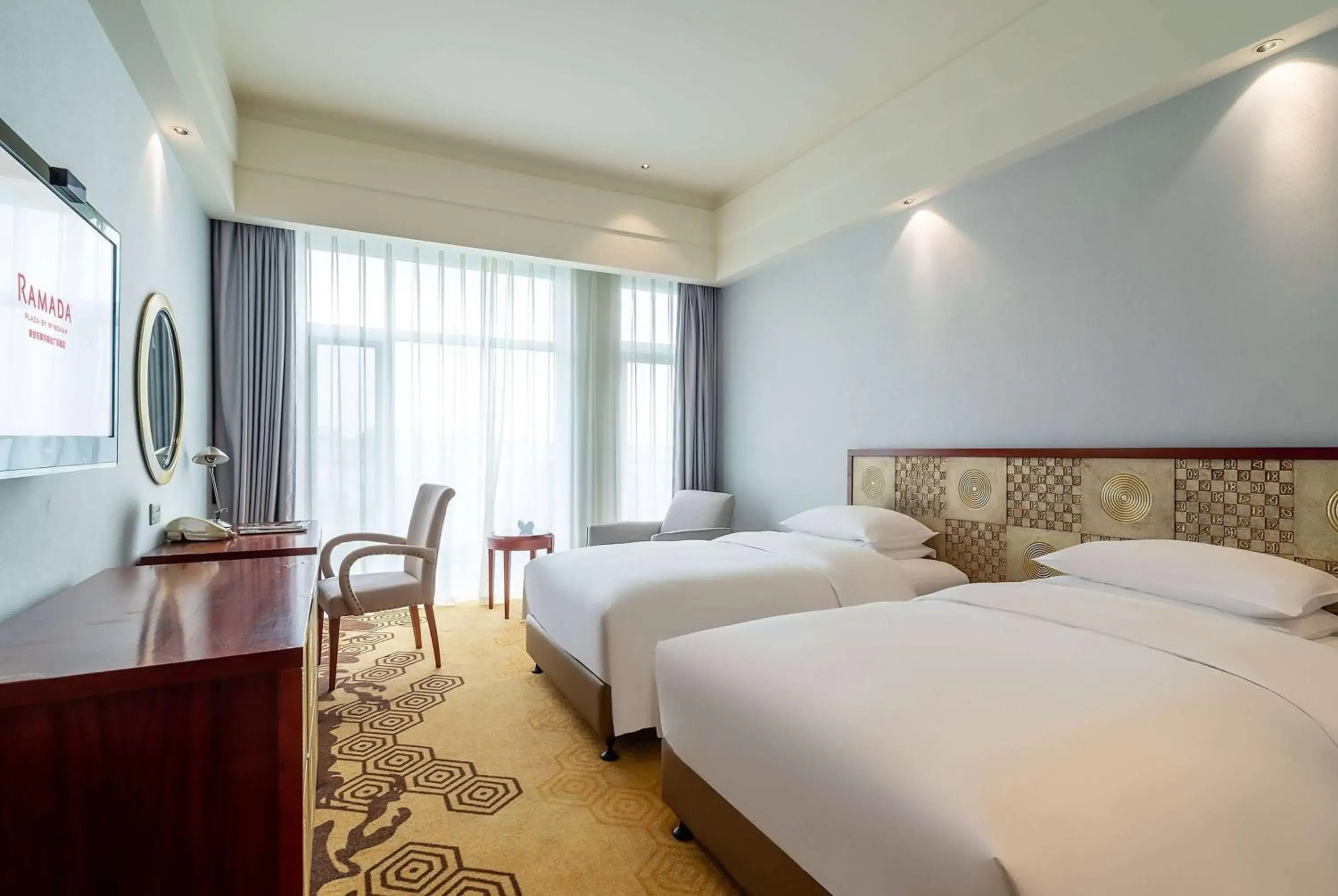 Photo of the whole room, Bed in Ramada Plaza By Wyndham Taian Photo of the whole room, Bed in Ramada Plaza By Wyndham Taian