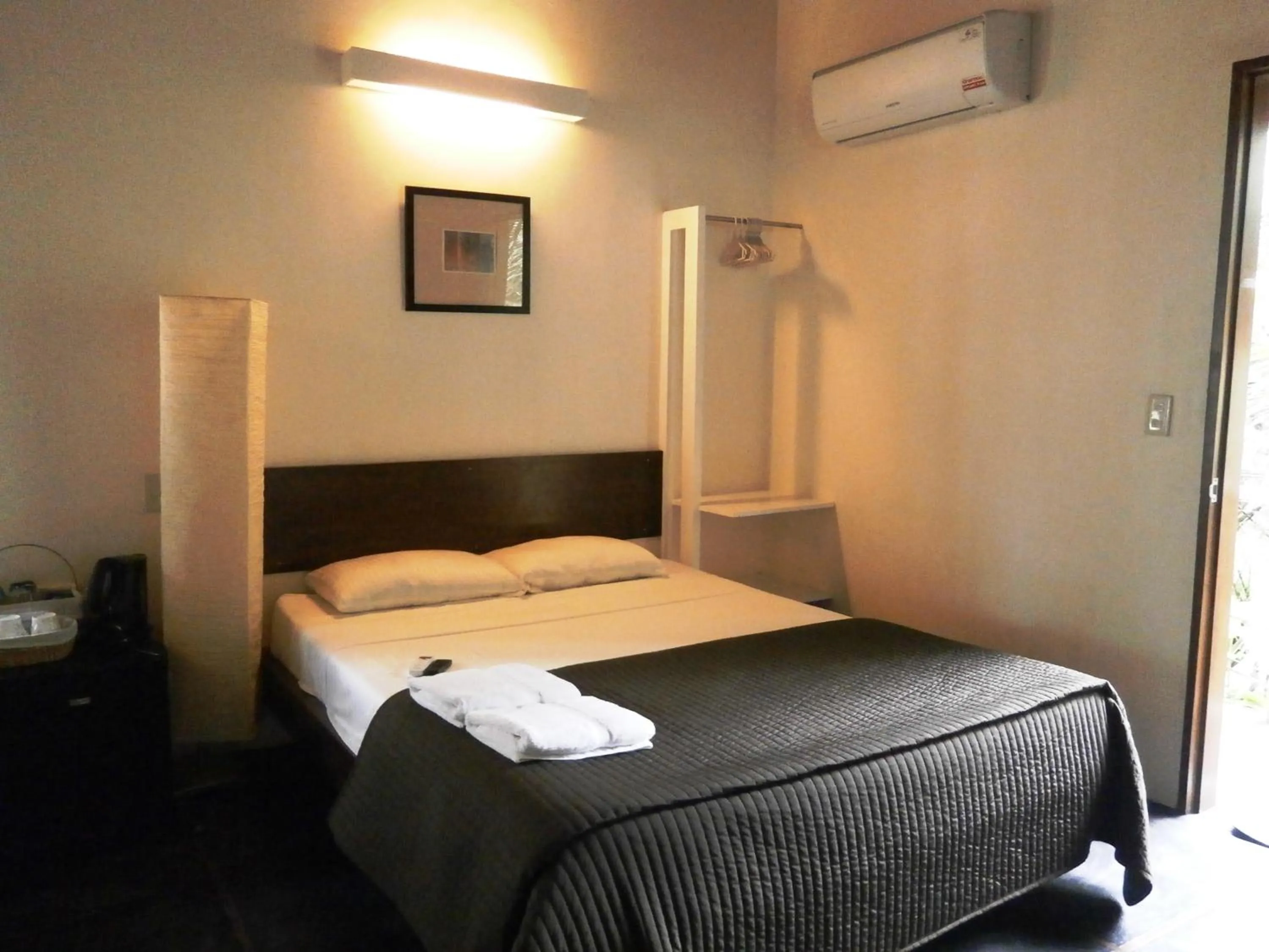 Bedroom, Bed in Hangin Kite Resort