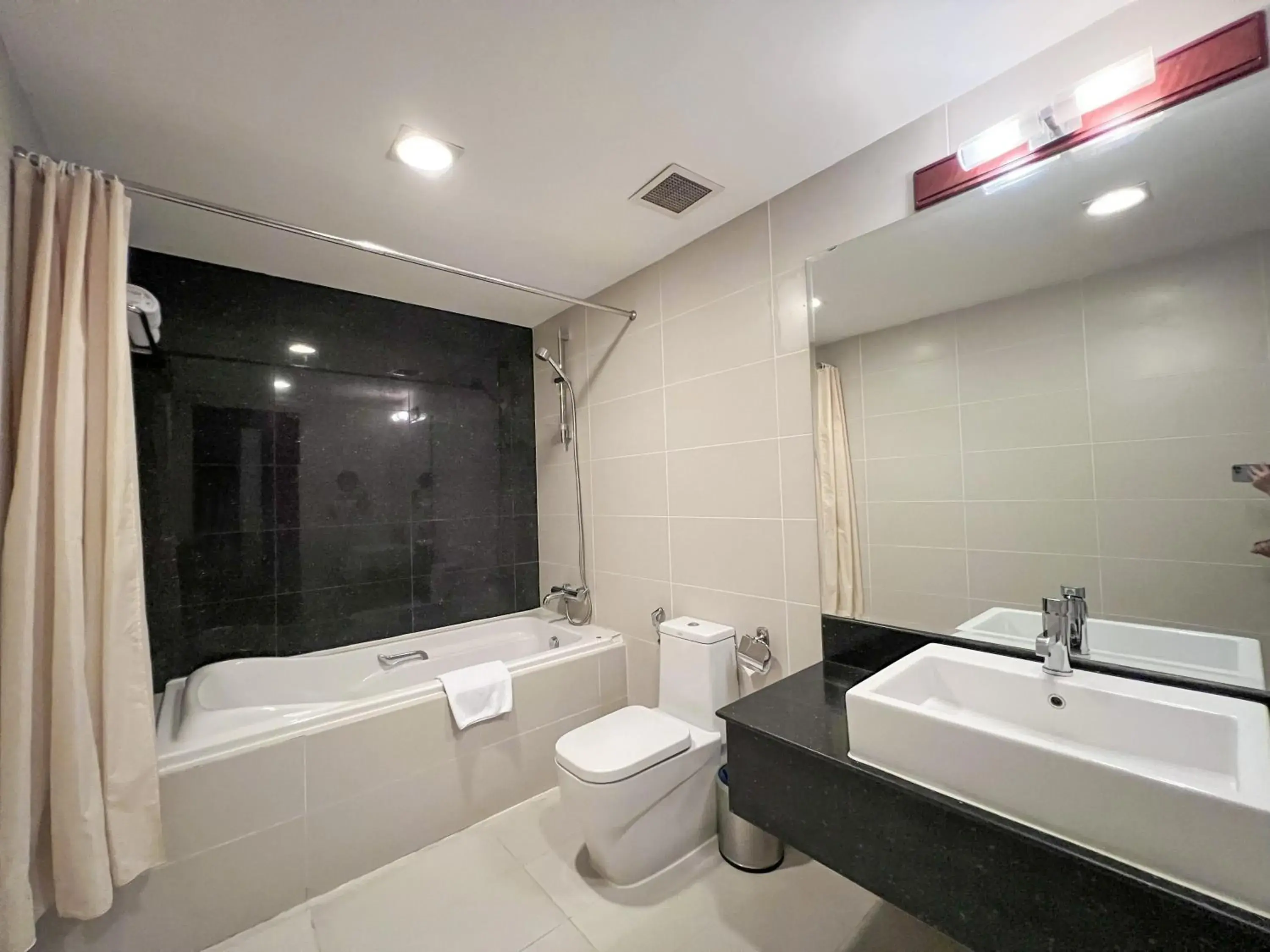 Toilet in Sapaly Lao Cai City Hotel Toilet in Sapaly Lao Cai City Hotel