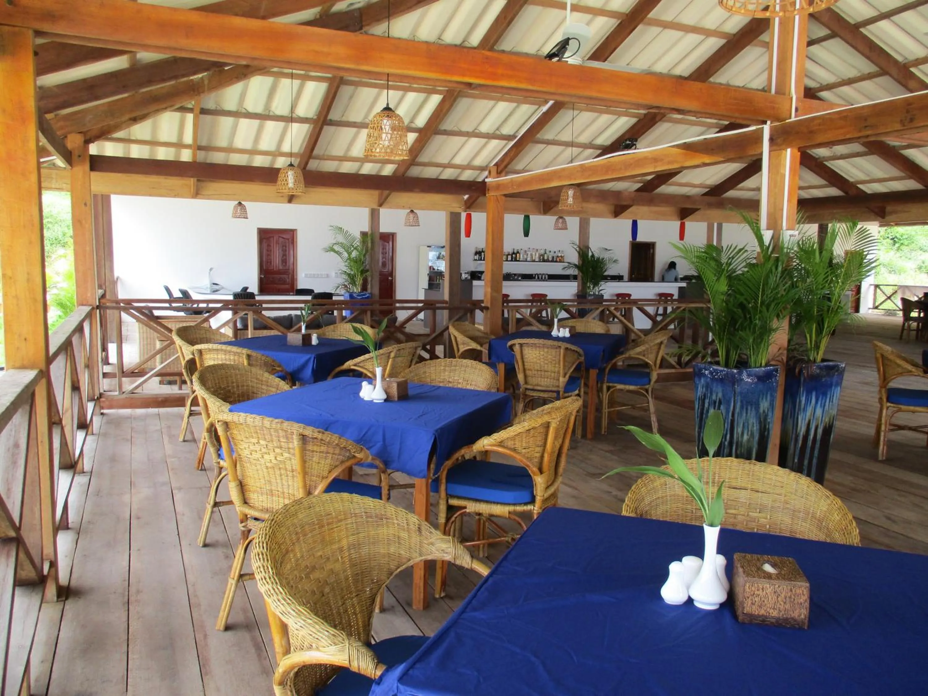 Restaurant/places to eat in Saracen Bay Resort