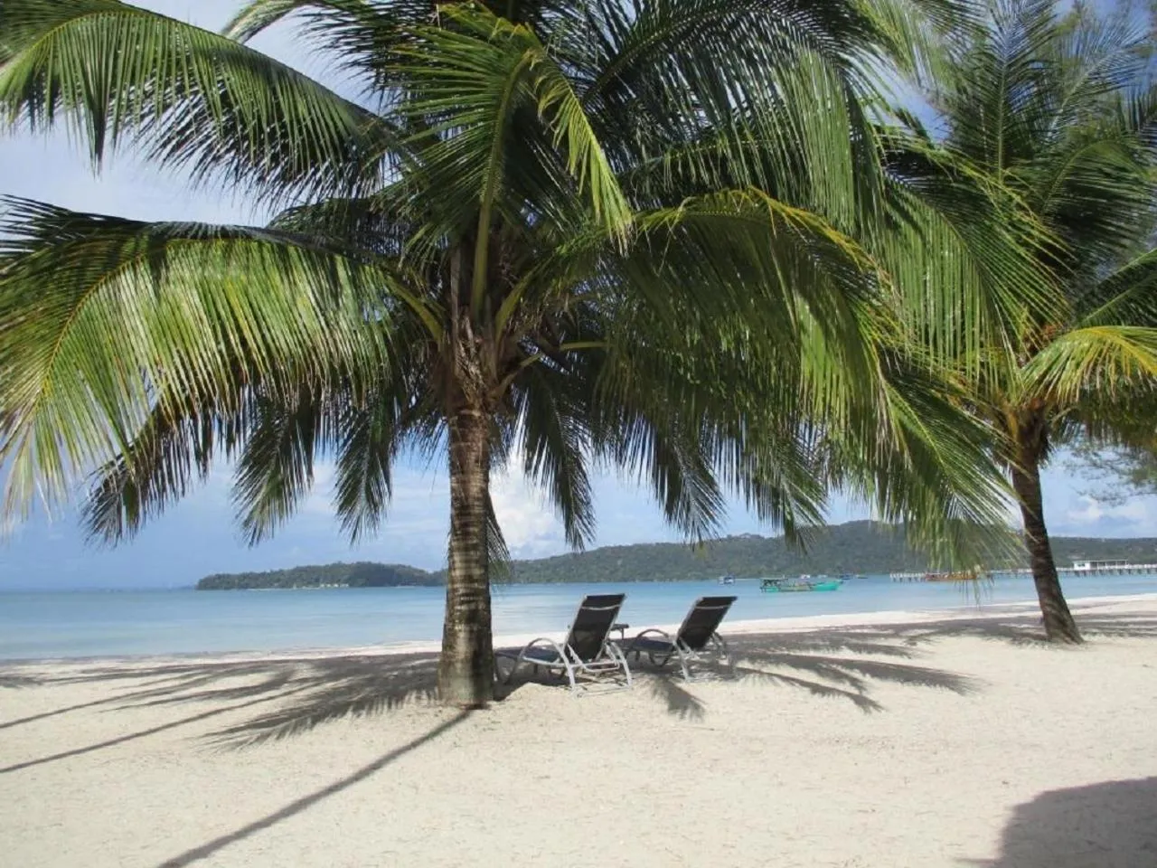 Beach in Saracen Bay Resort