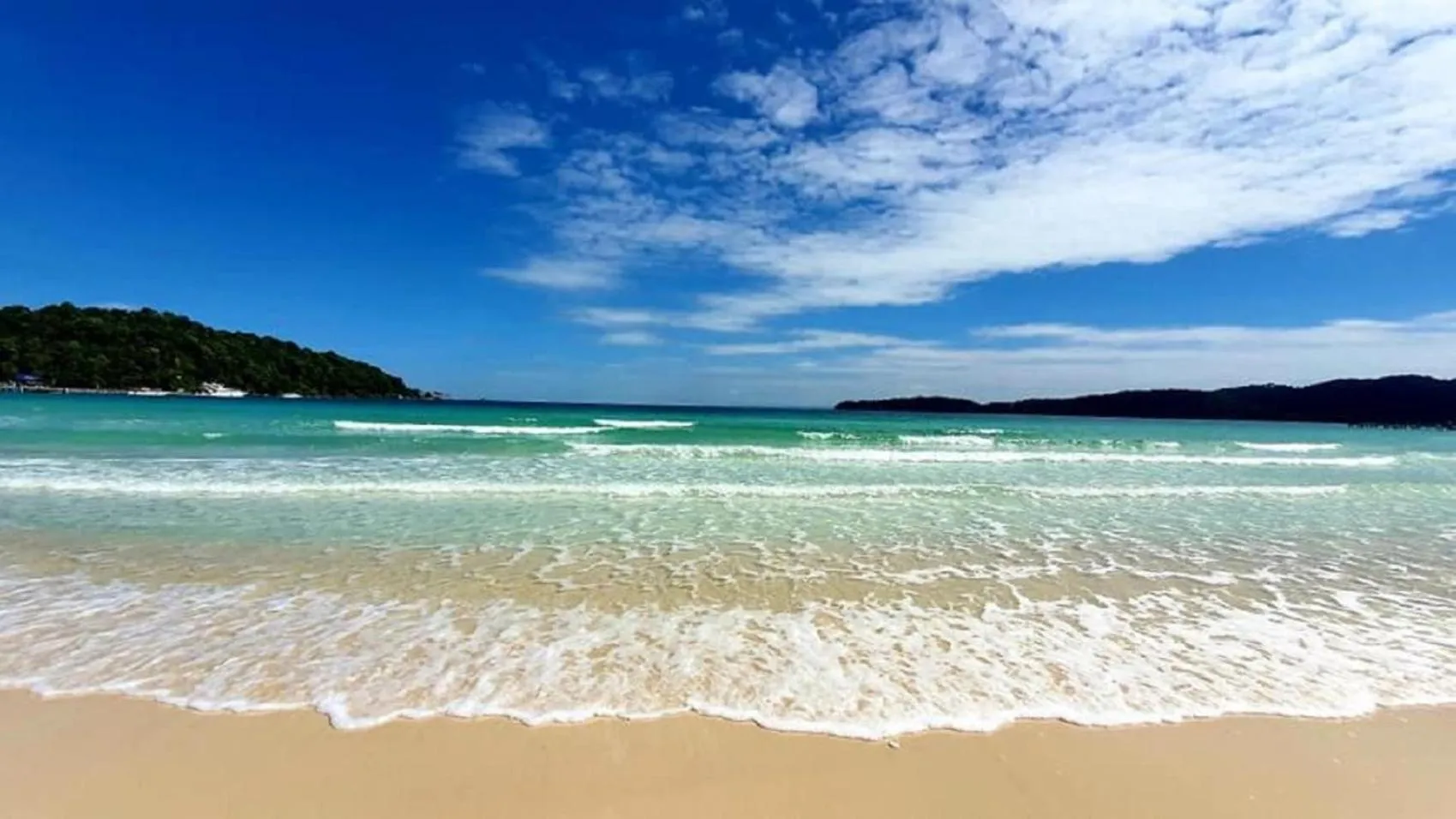 Beach in Saracen Bay Resort