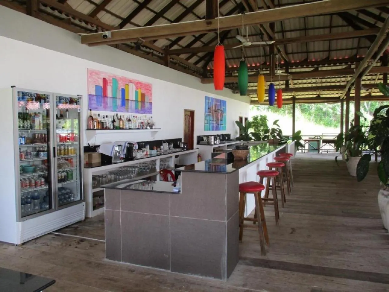 Lounge or bar in Saracen Bay Resort