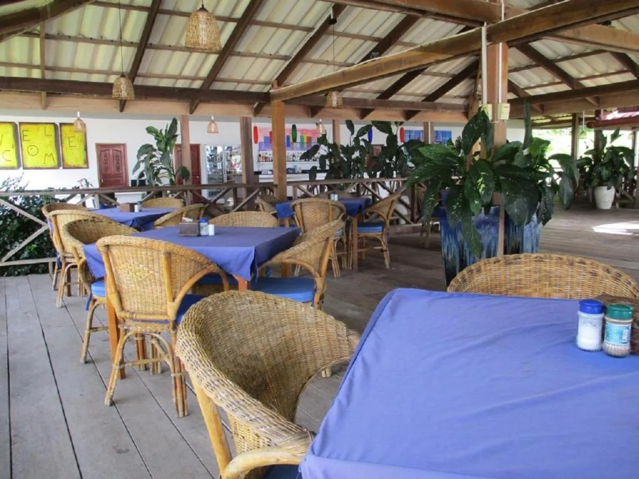 Restaurant/places to eat in Saracen Bay Resort