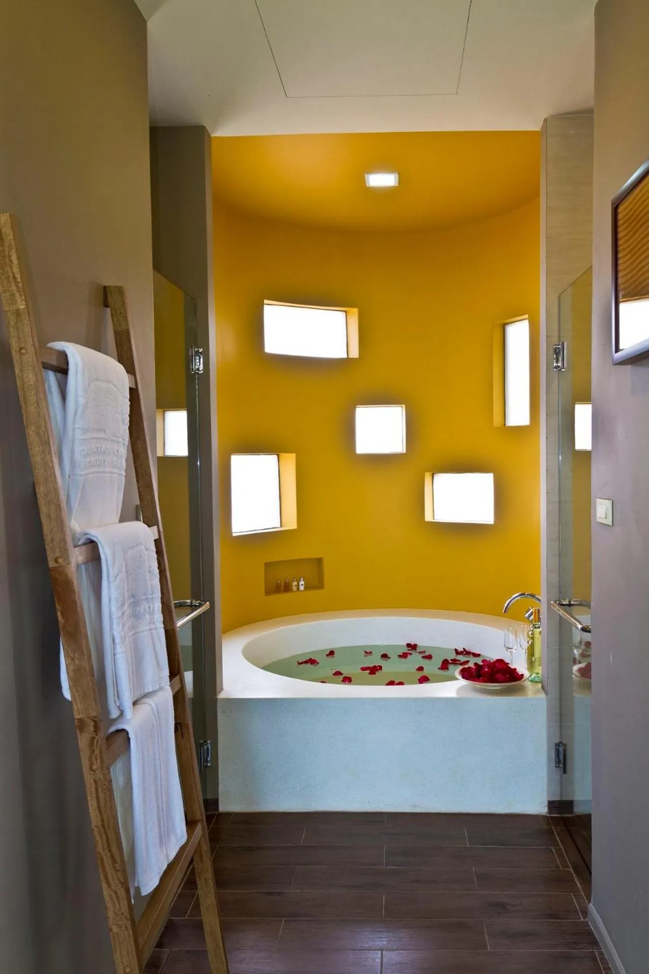 Bathroom, Bed in Mountain Creek Golf Resort & Residences