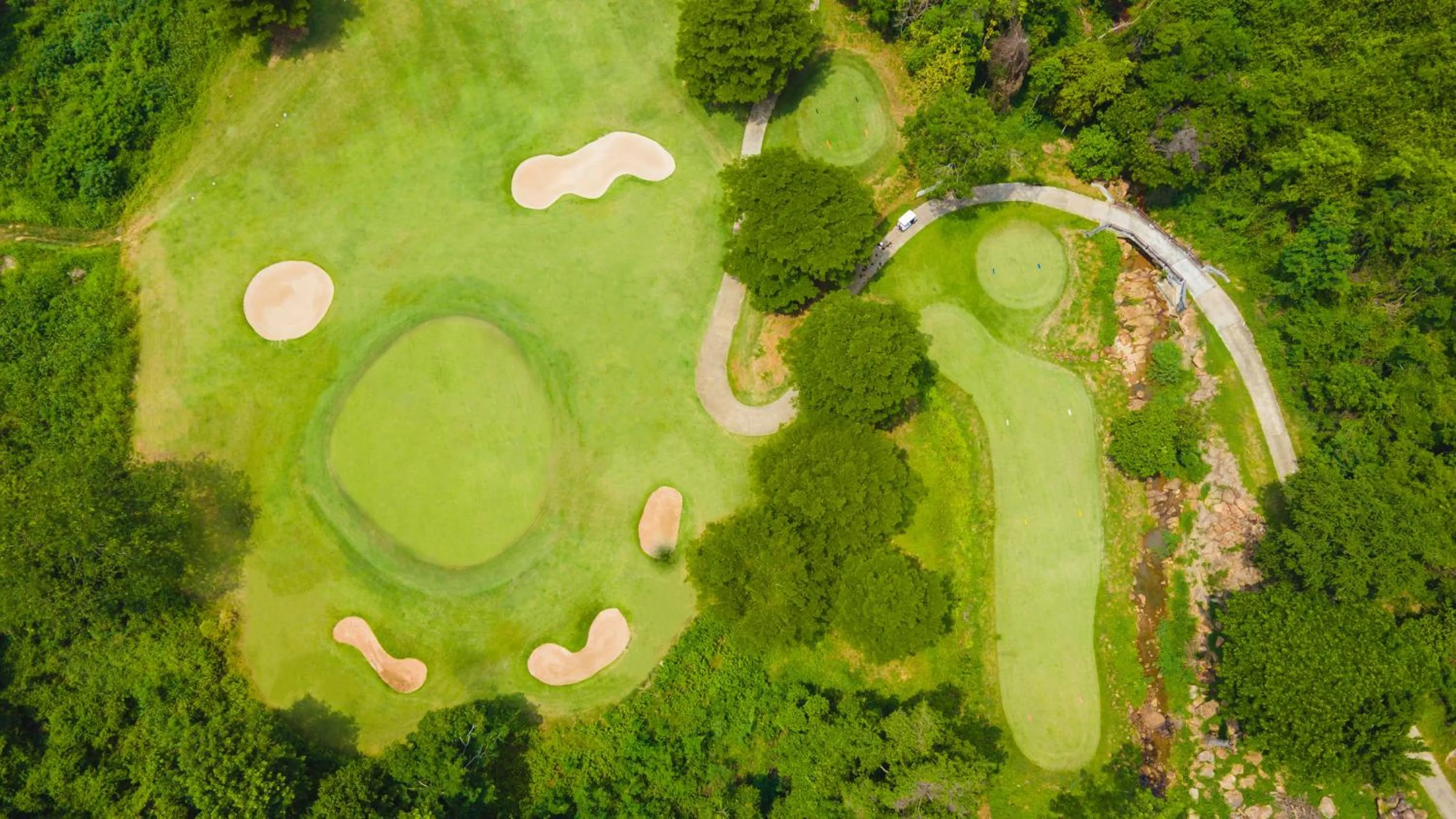 Golfcourse in Mountain Creek Golf Resort & Residences