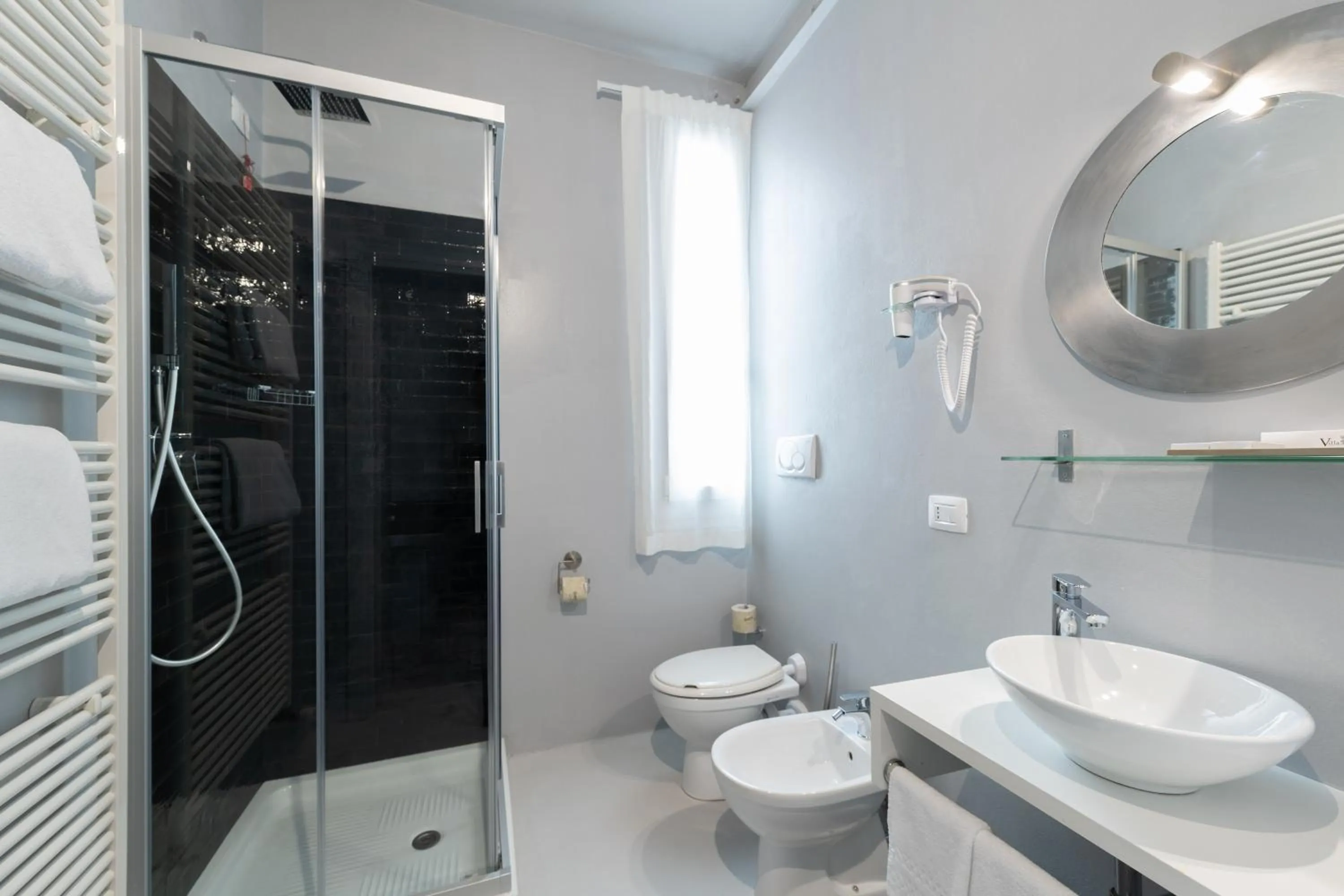 Shower in Hotel Villa delle Fate, BW Signature Collection