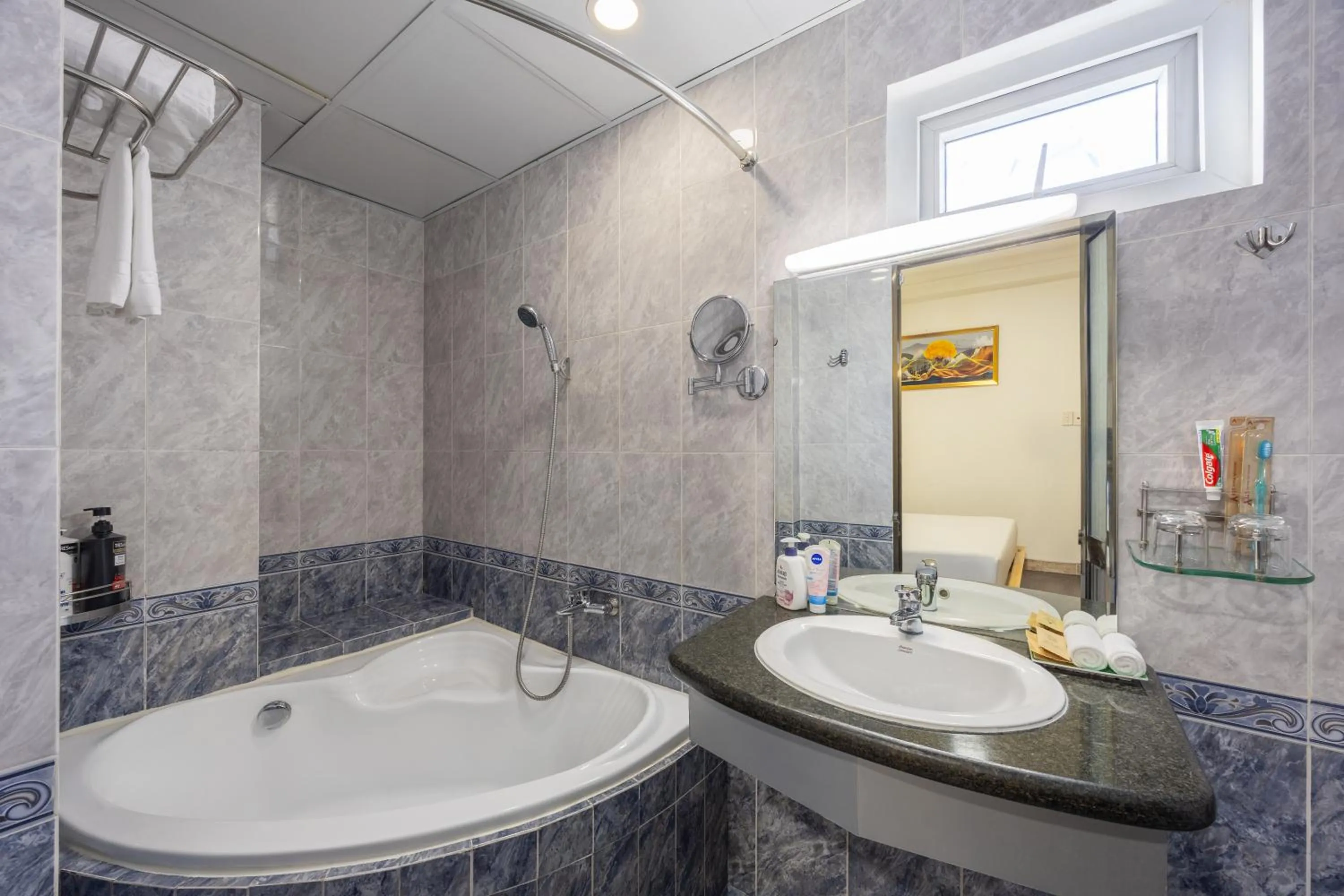 Shower in A25 Hotel - 22 Nguyễn Cư Trinh
