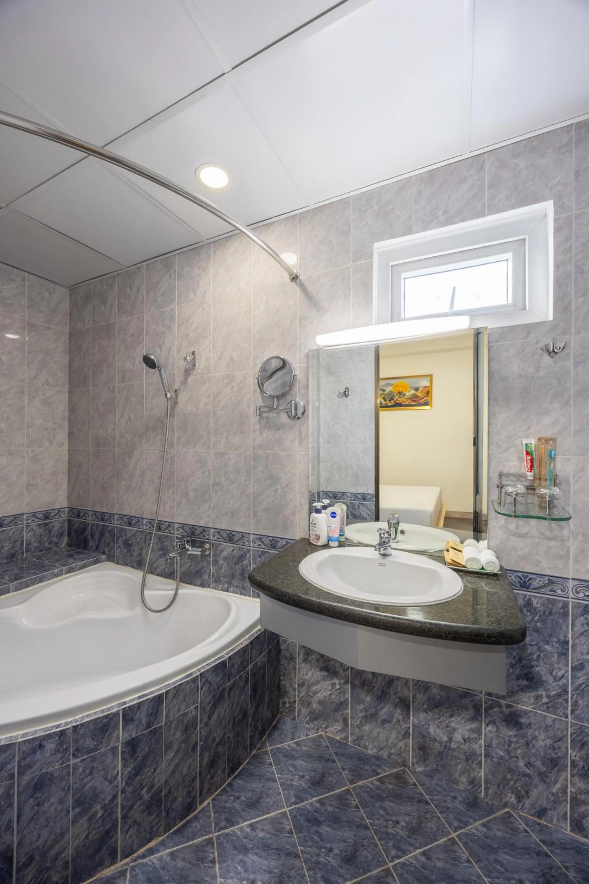 Shower in A25 Hotel - 22 Nguyễn Cư Trinh