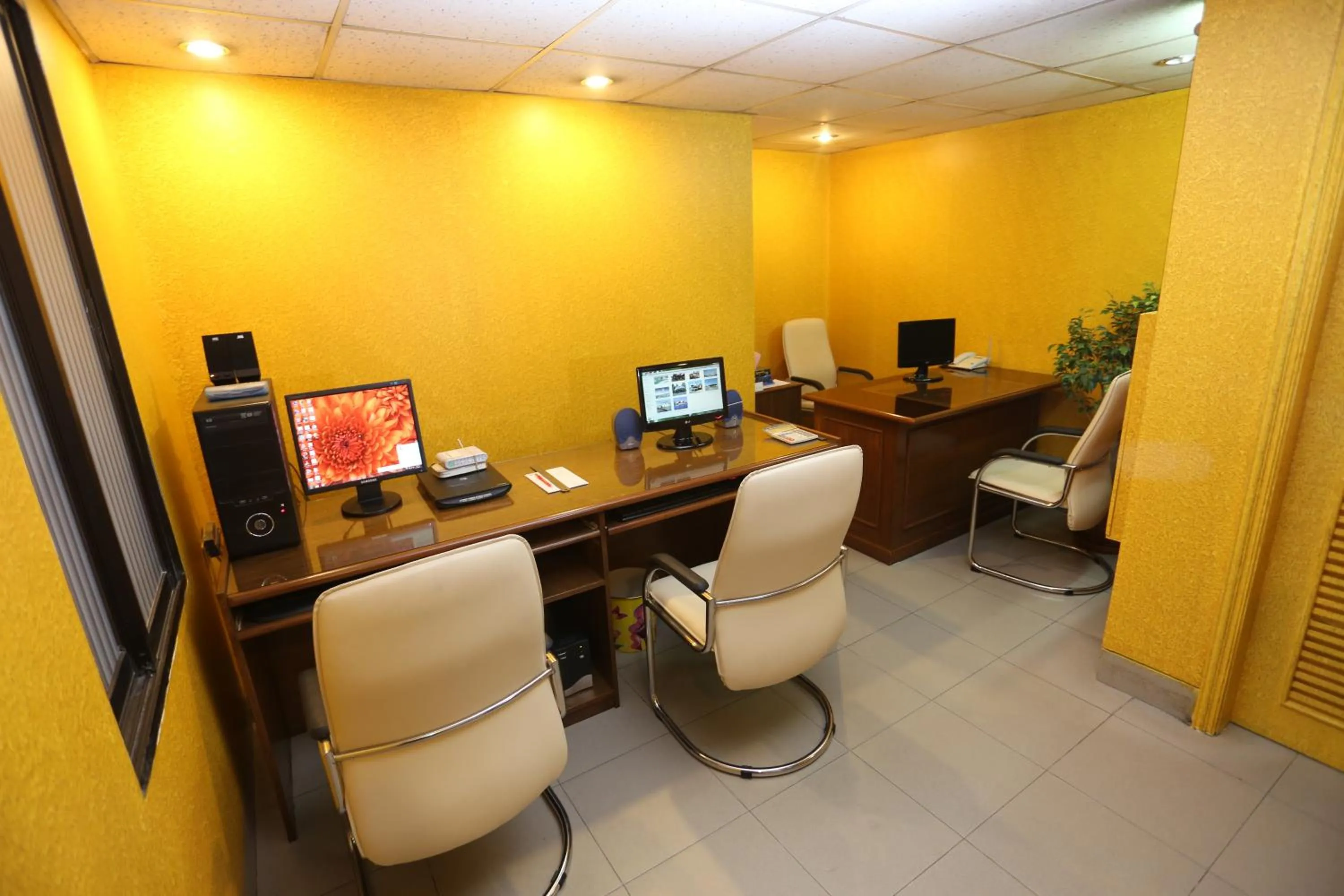 Business facilities in Eastern House