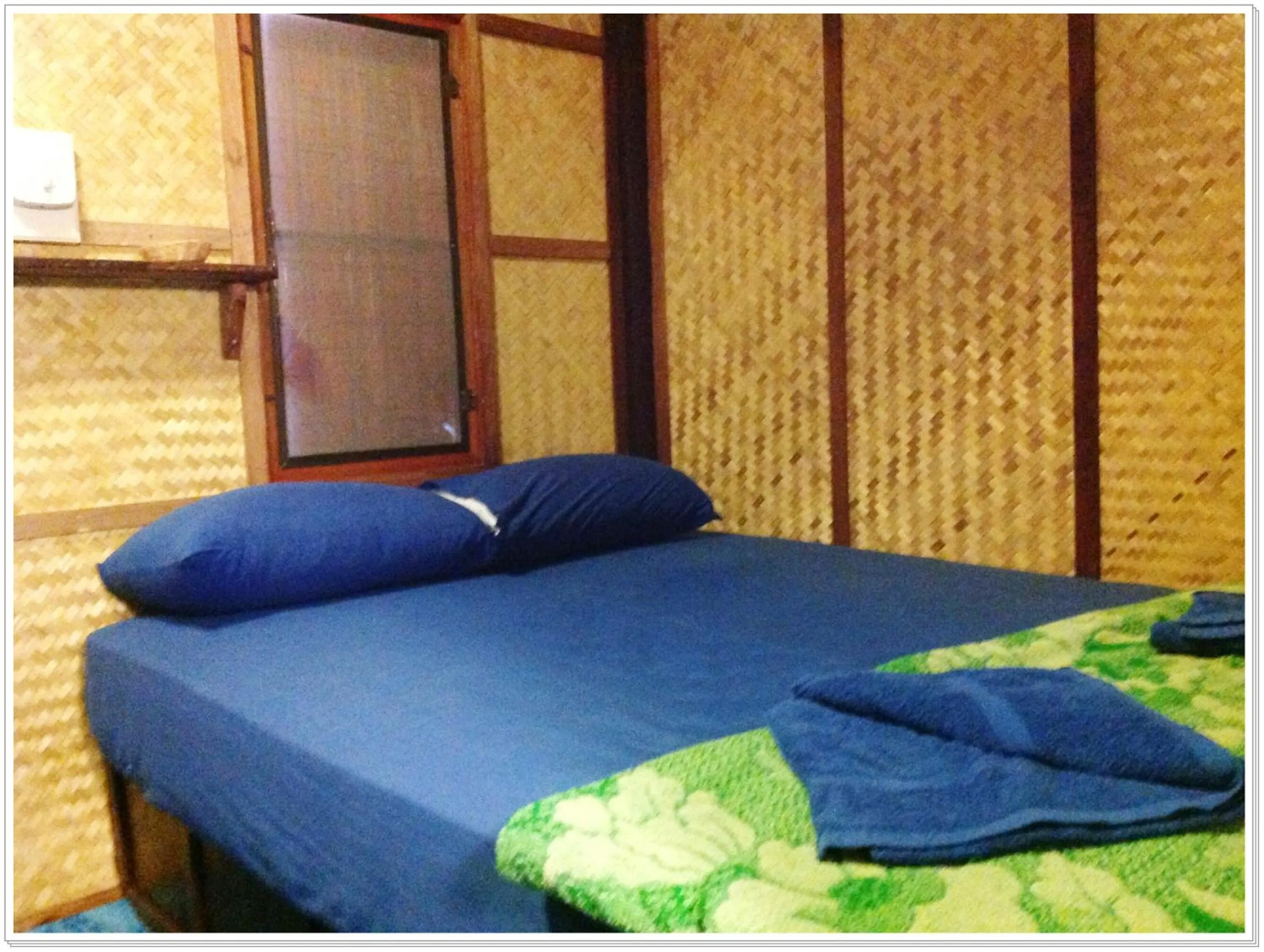 Bed in New Hut Bungalow
