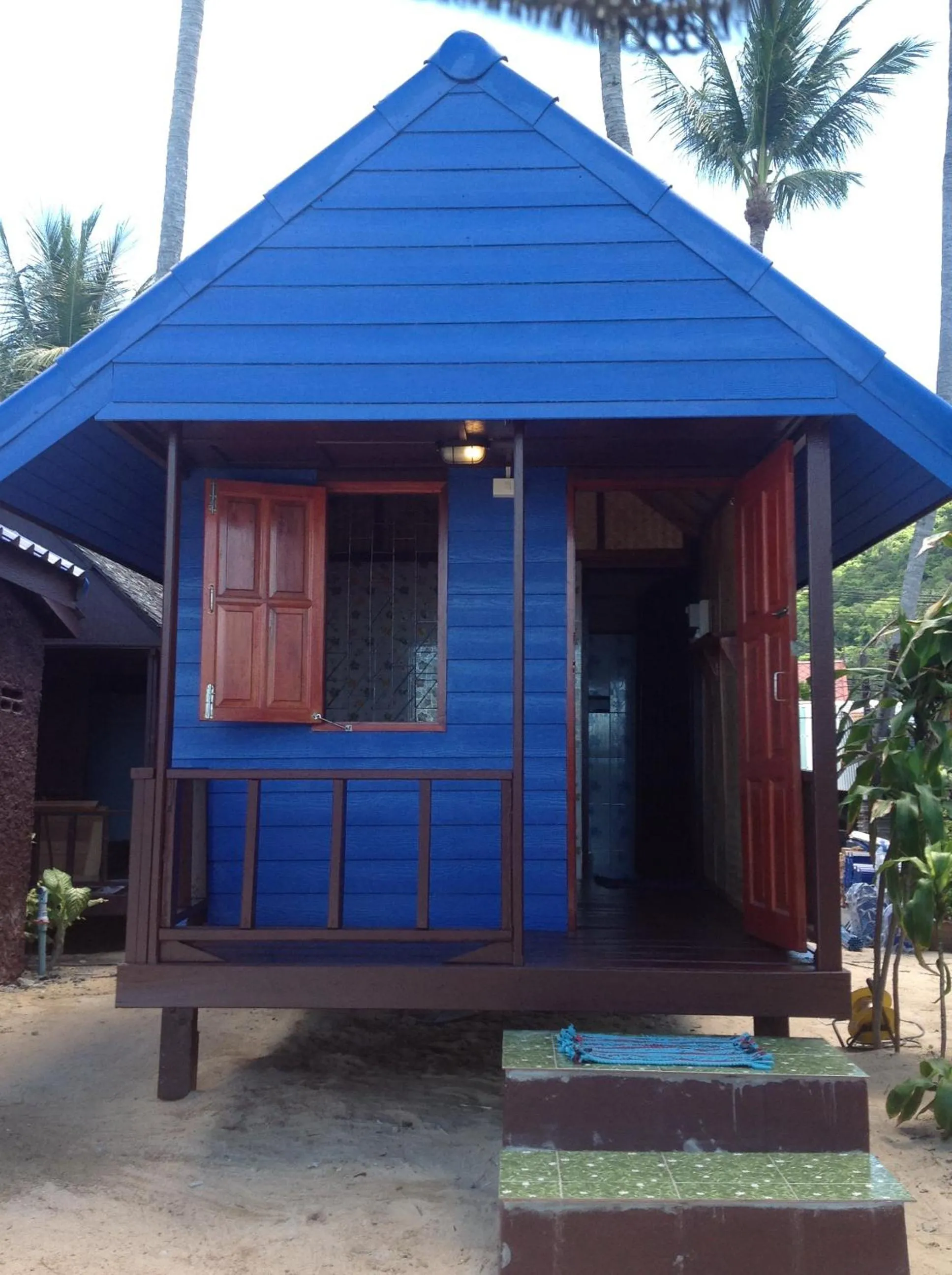 Facade/entrance in New Hut Bungalow