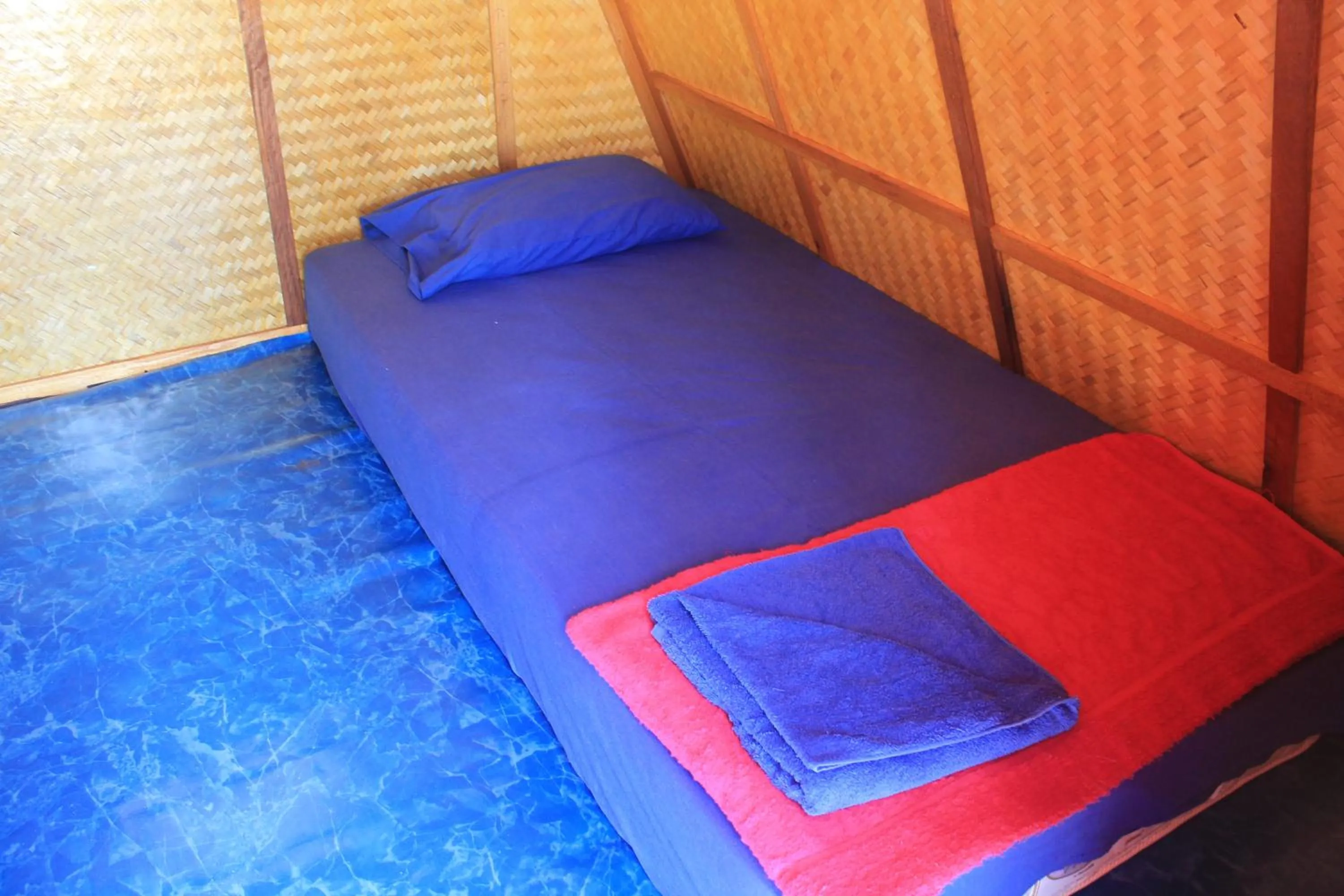 Bed in New Hut Bungalow