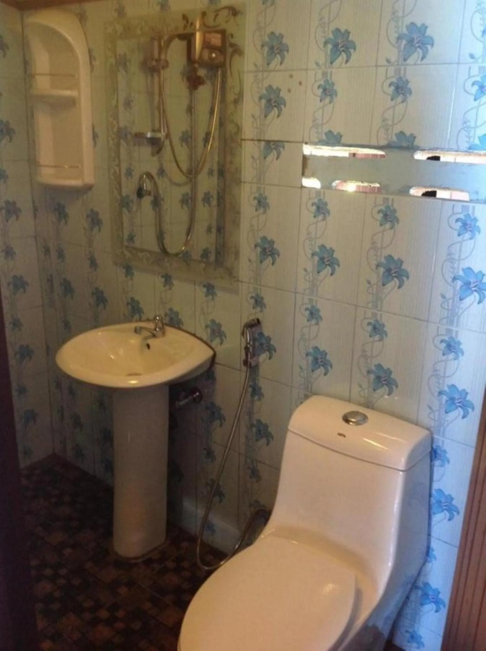 Toilet in New Hut Bungalow