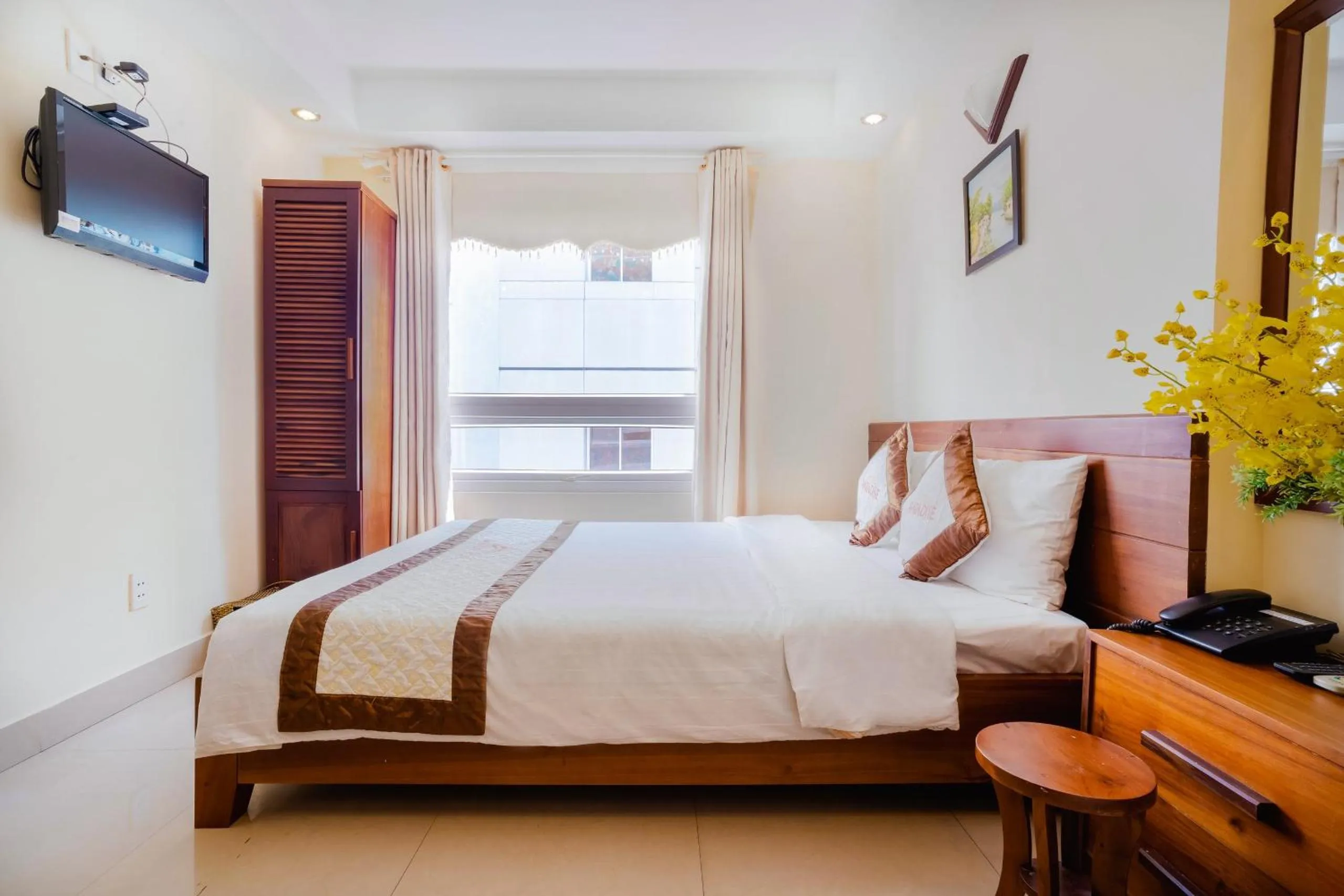 Bed in Paradise Hotel