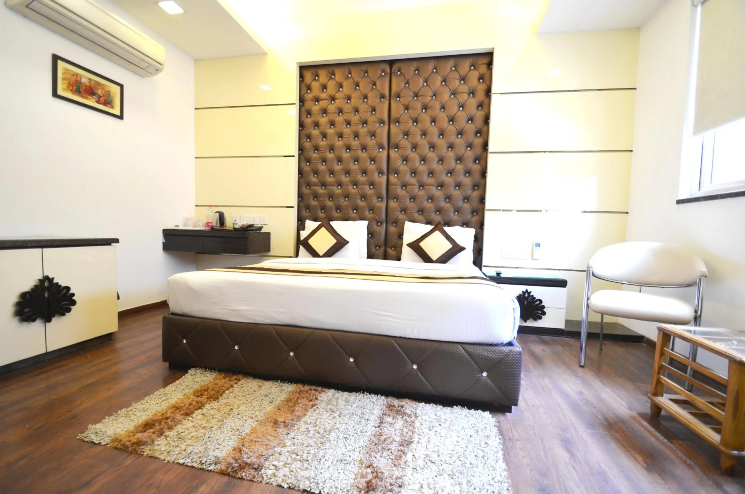 Photo of the whole room, Bed in Hotel Metro View