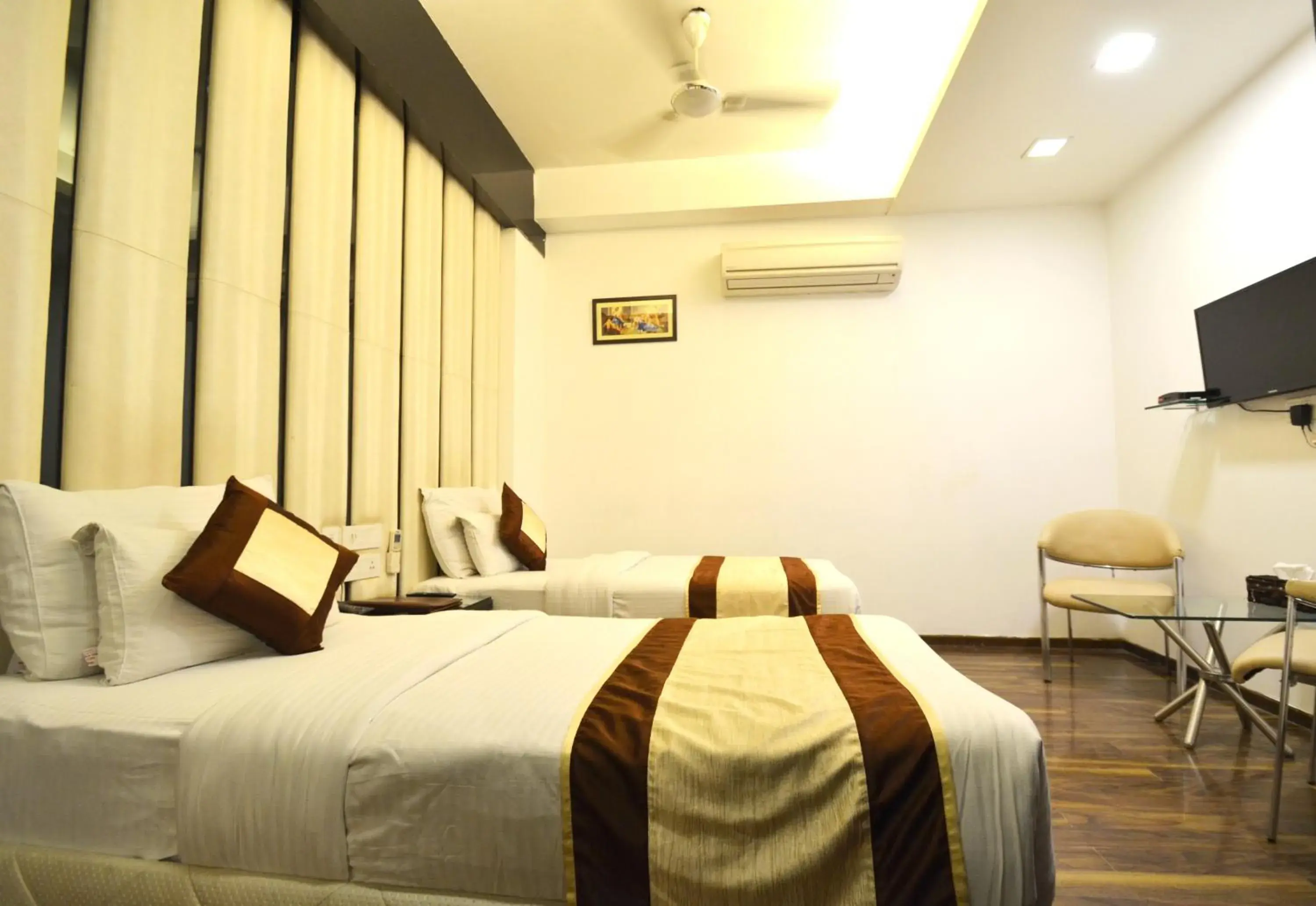 Photo of the whole room, Bed in Hotel Metro View Photo of the whole room, Bed in Hotel Metro View