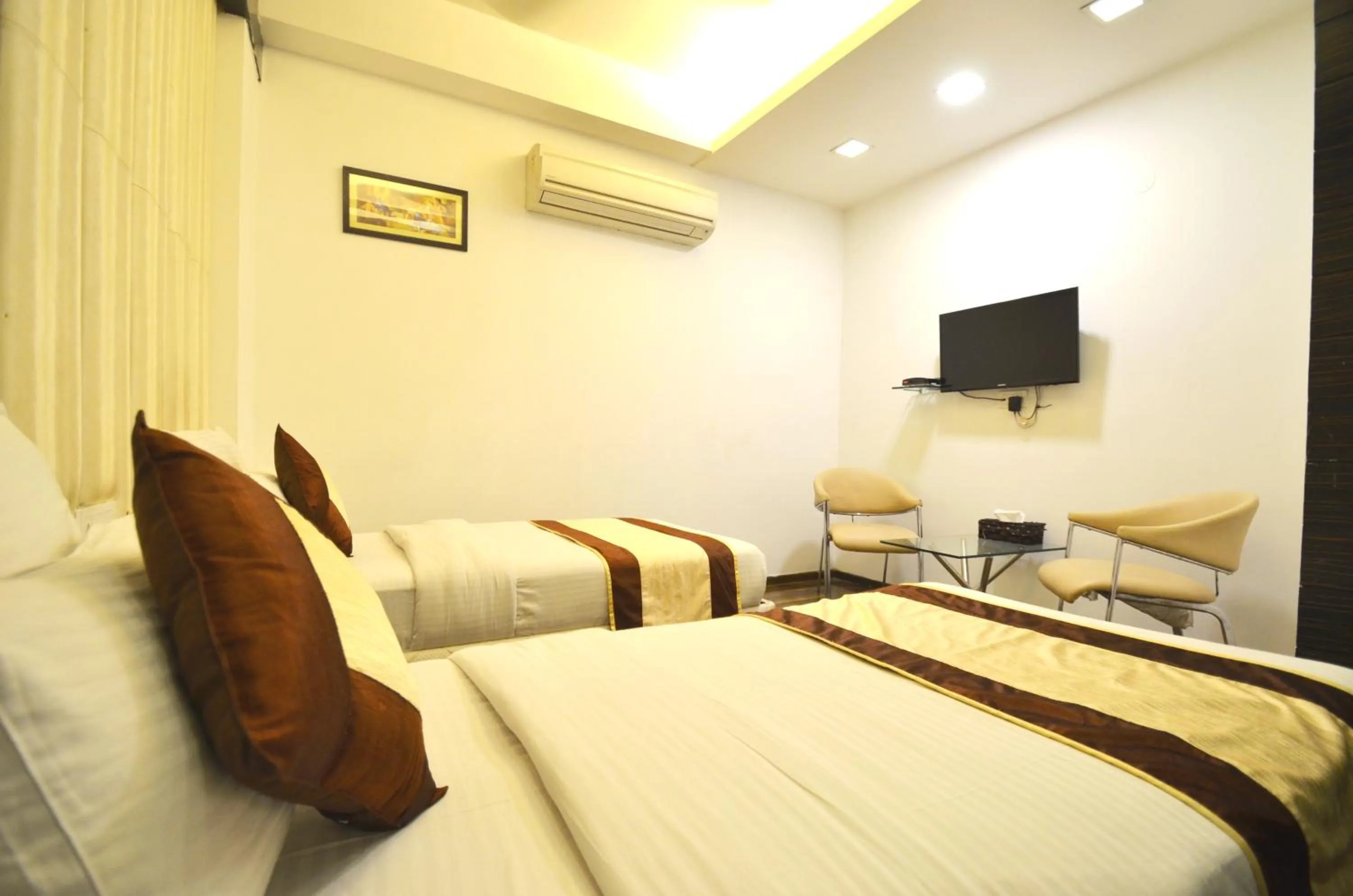 Photo of the whole room, Bed in Hotel Metro View