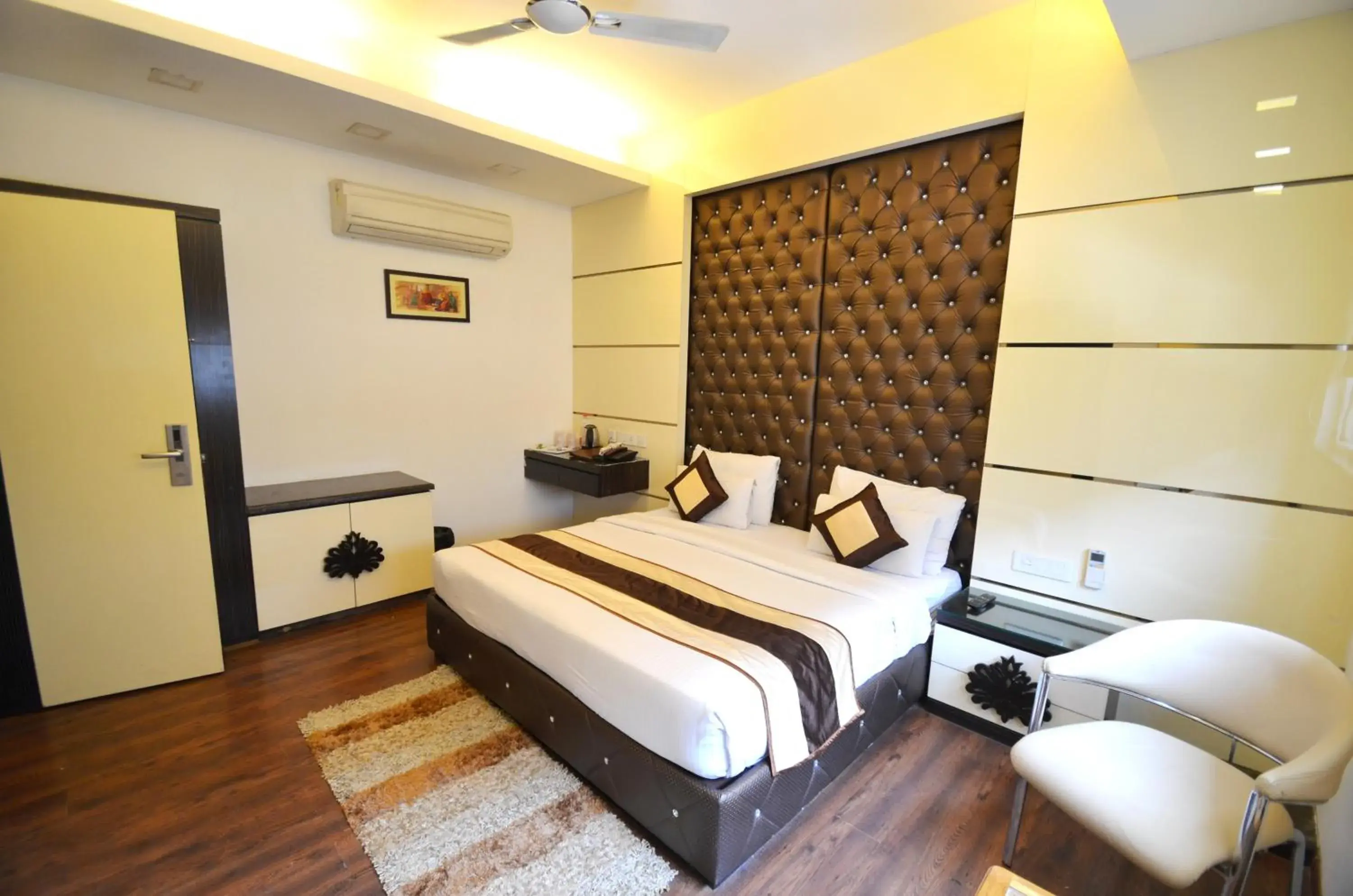 Photo of the whole room, Bed in Hotel Metro View Photo of the whole room, Bed in Hotel Metro View