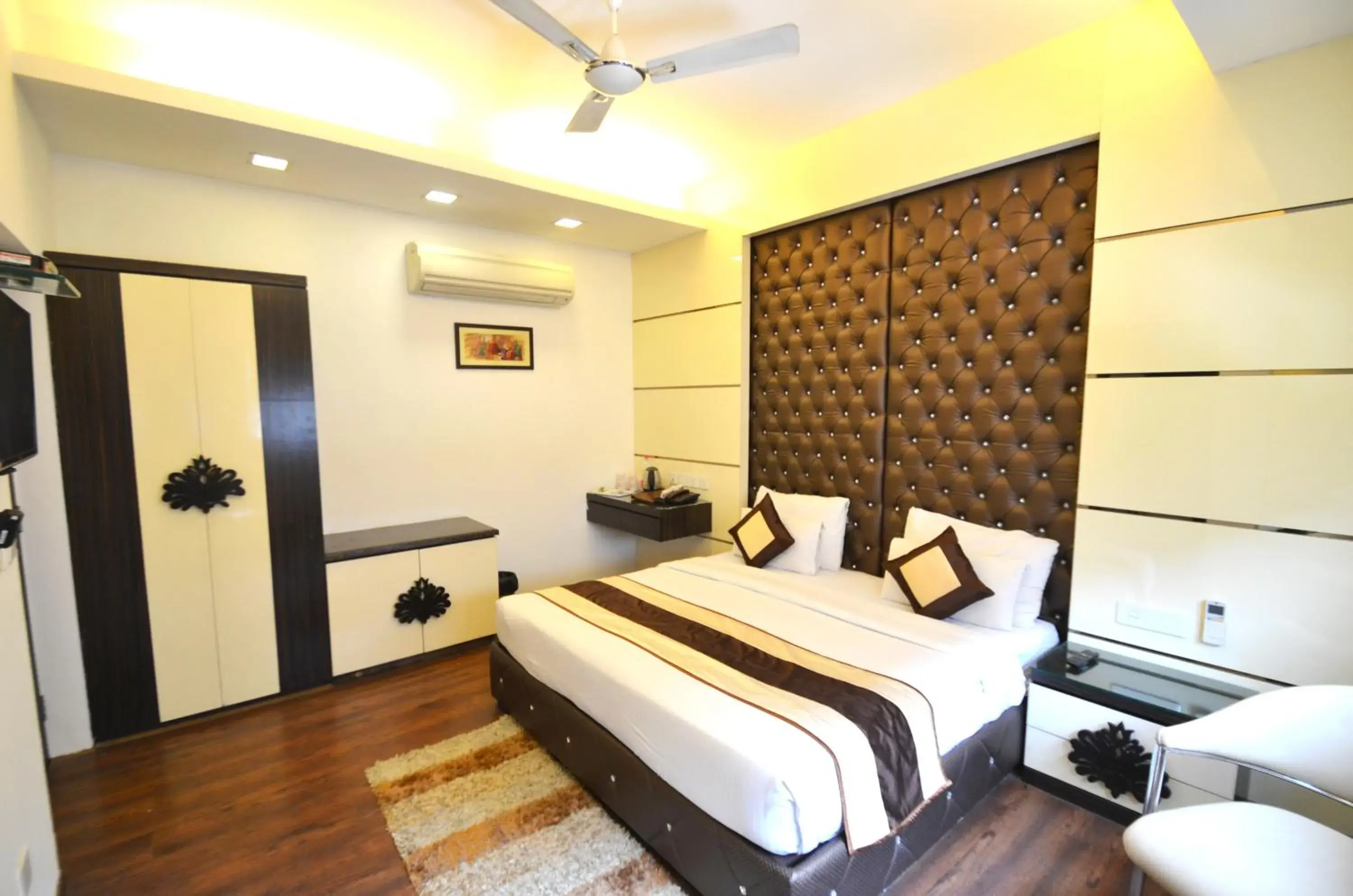 Photo of the whole room, Bed in Hotel Metro View Photo of the whole room, Bed in Hotel Metro View