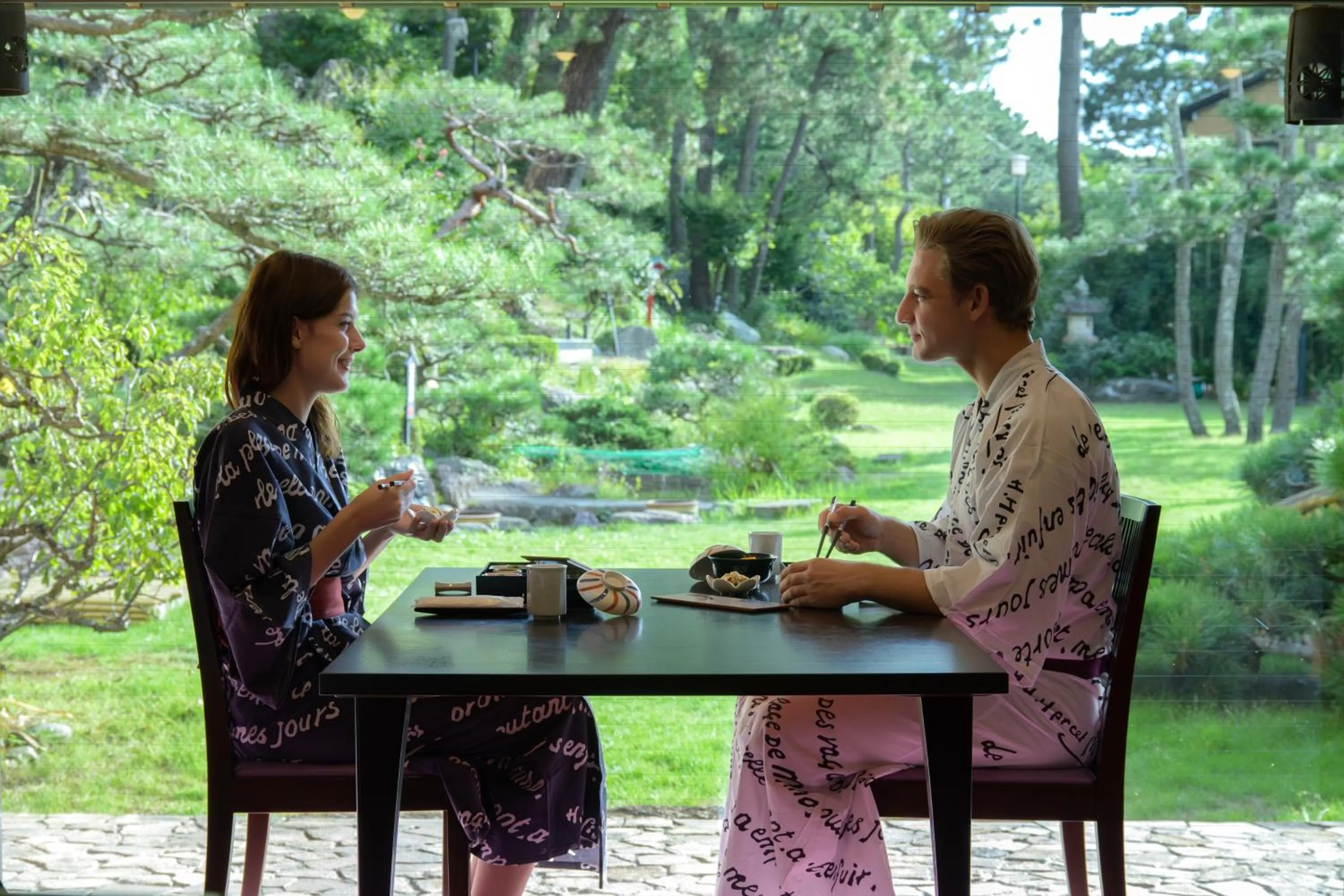 Restaurant/places to eat in Hotel Hagoromo