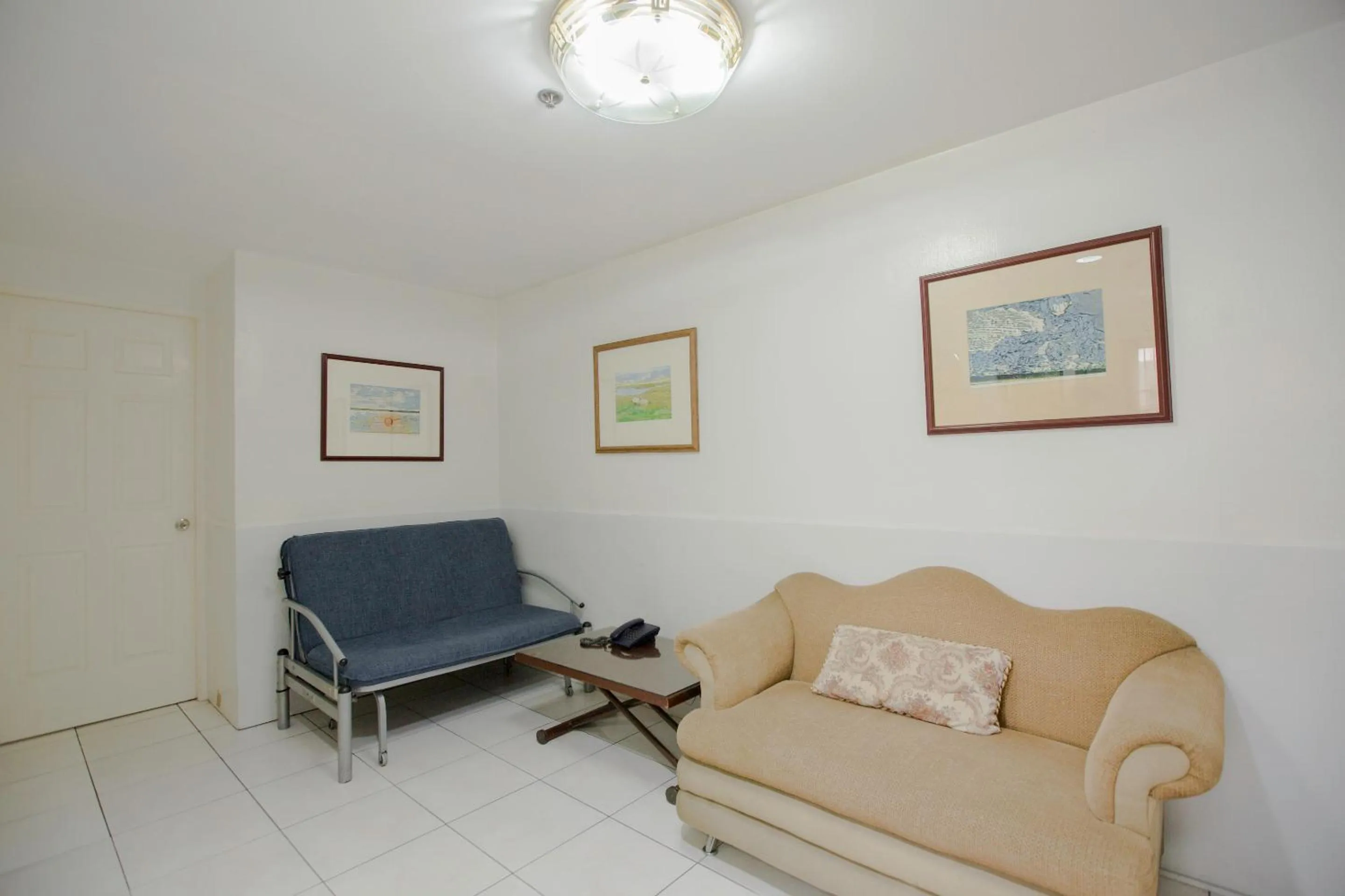 Seating area in Newgrange Condotel