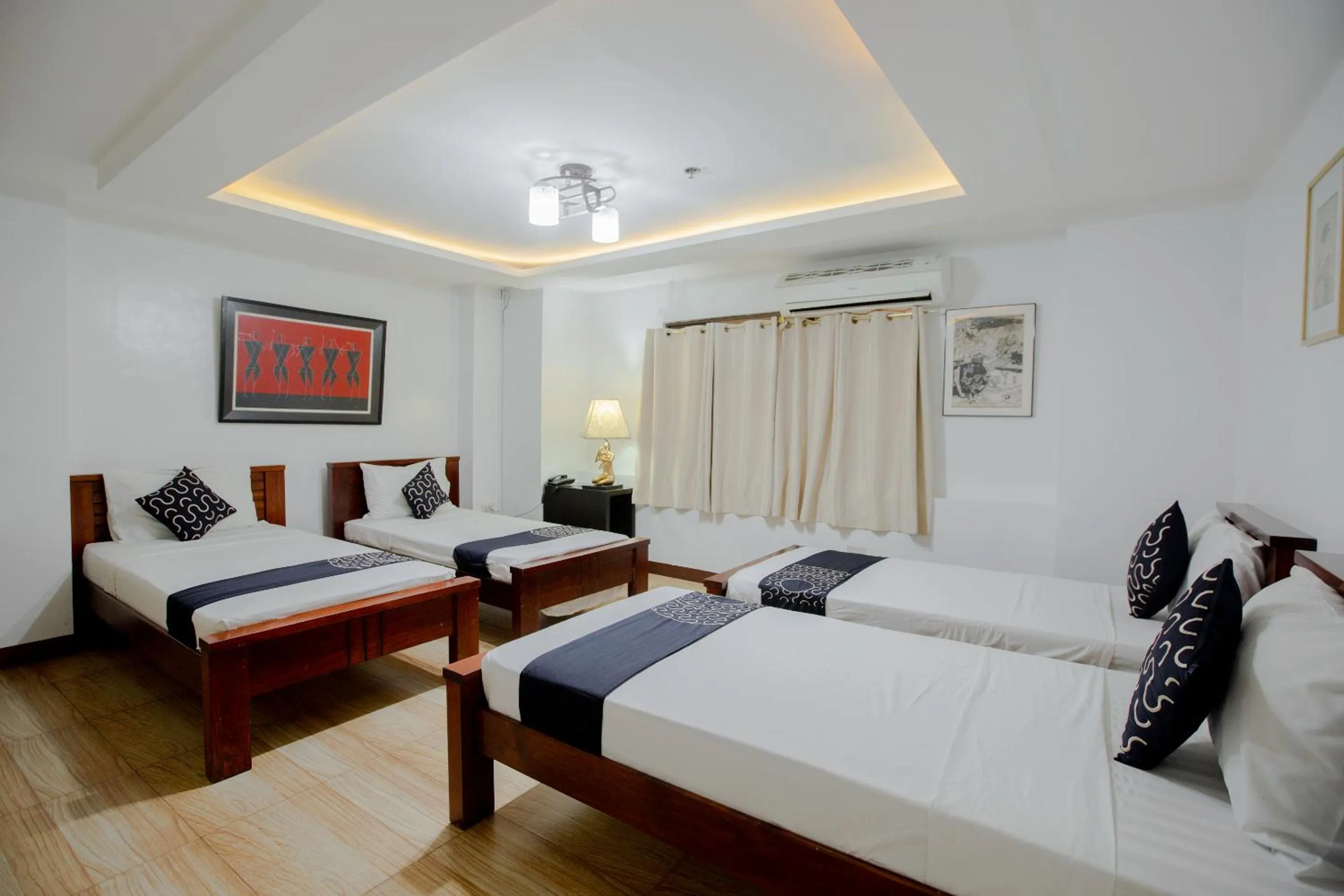 Photo of the whole room, Bed in Newgrange Condotel