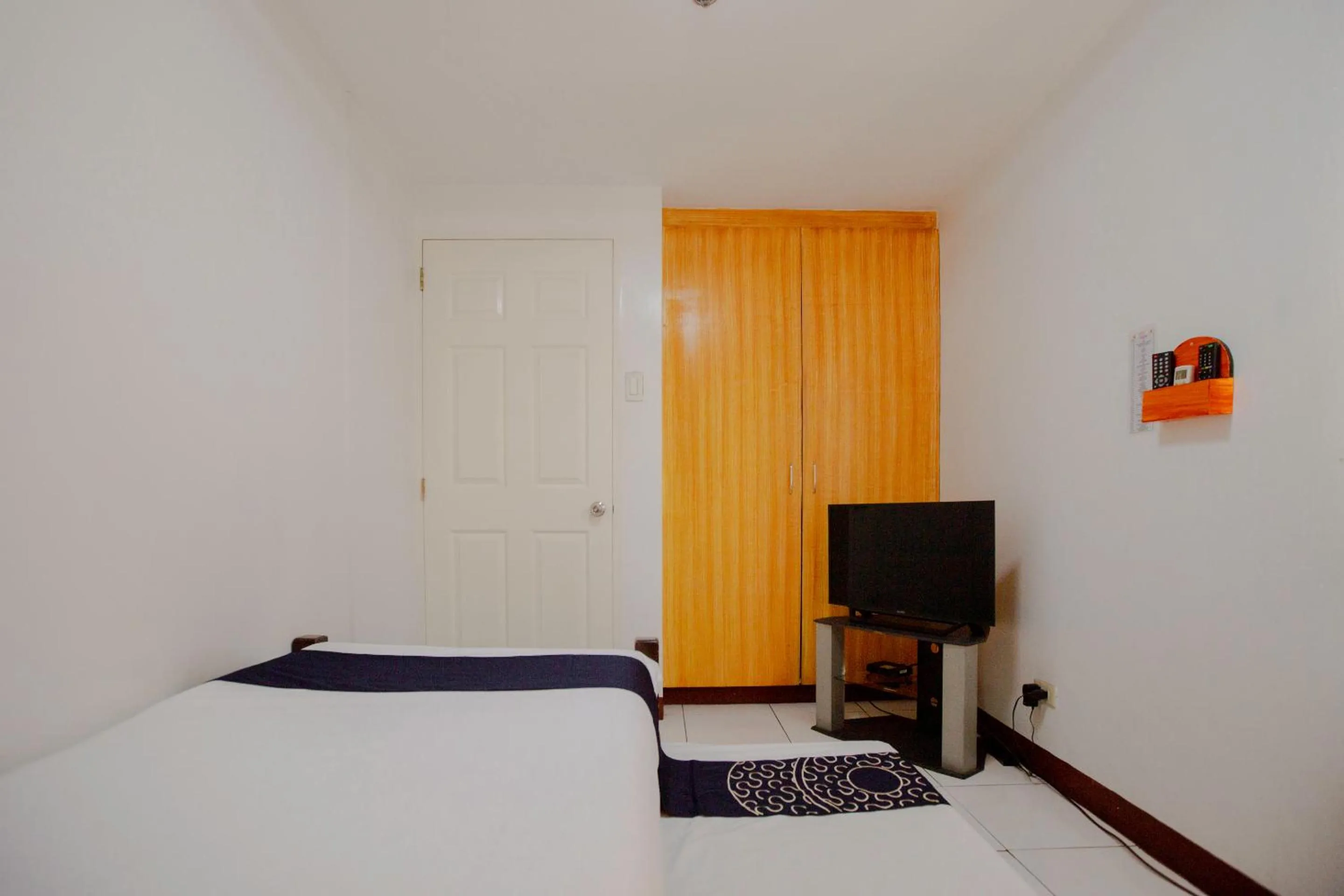 Photo of the whole room, Bed in Newgrange Condotel