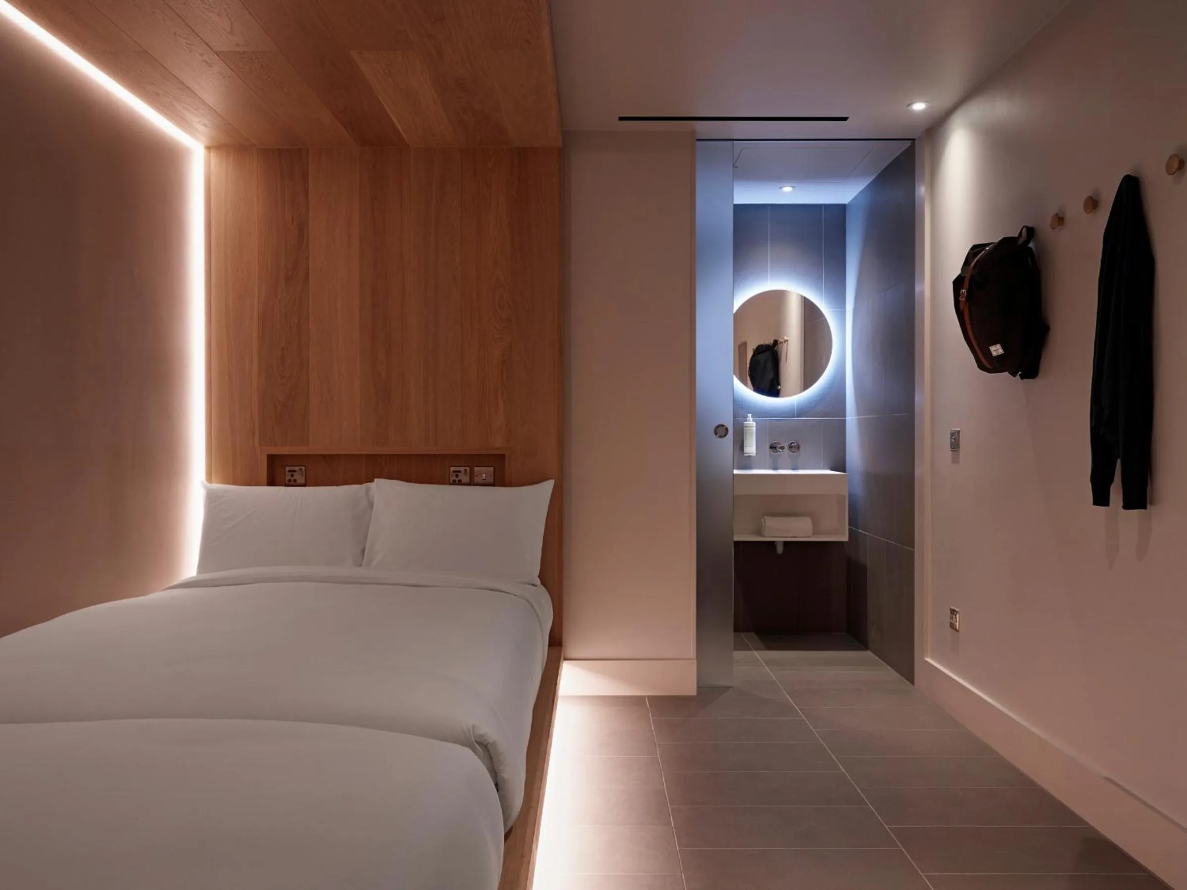 Bed in Zedwell Hotel Piccadilly Circus