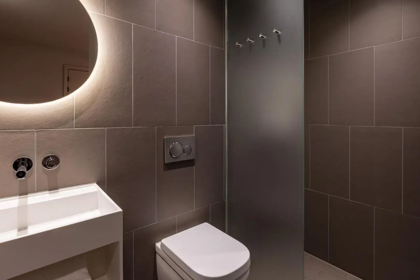 Bathroom in Zedwell Hotel Piccadilly Circus Bathroom in Zedwell Hotel Piccadilly Circus