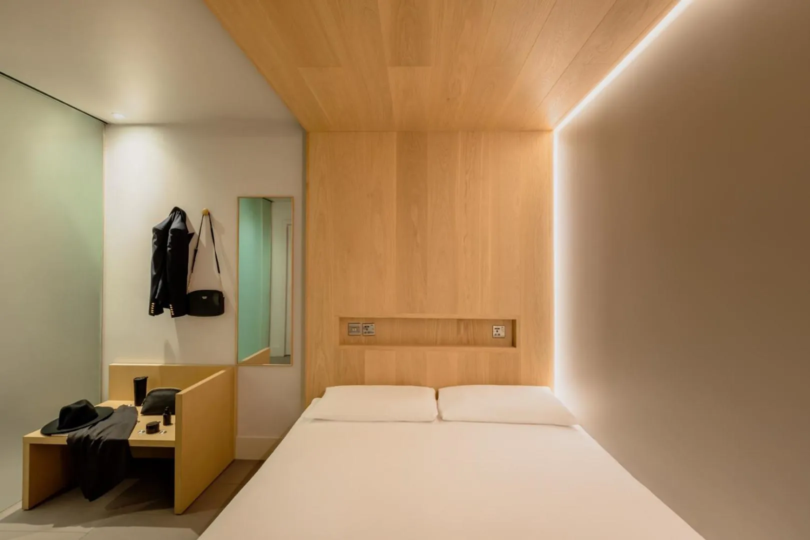 Bed in Zedwell Hotel Piccadilly Circus