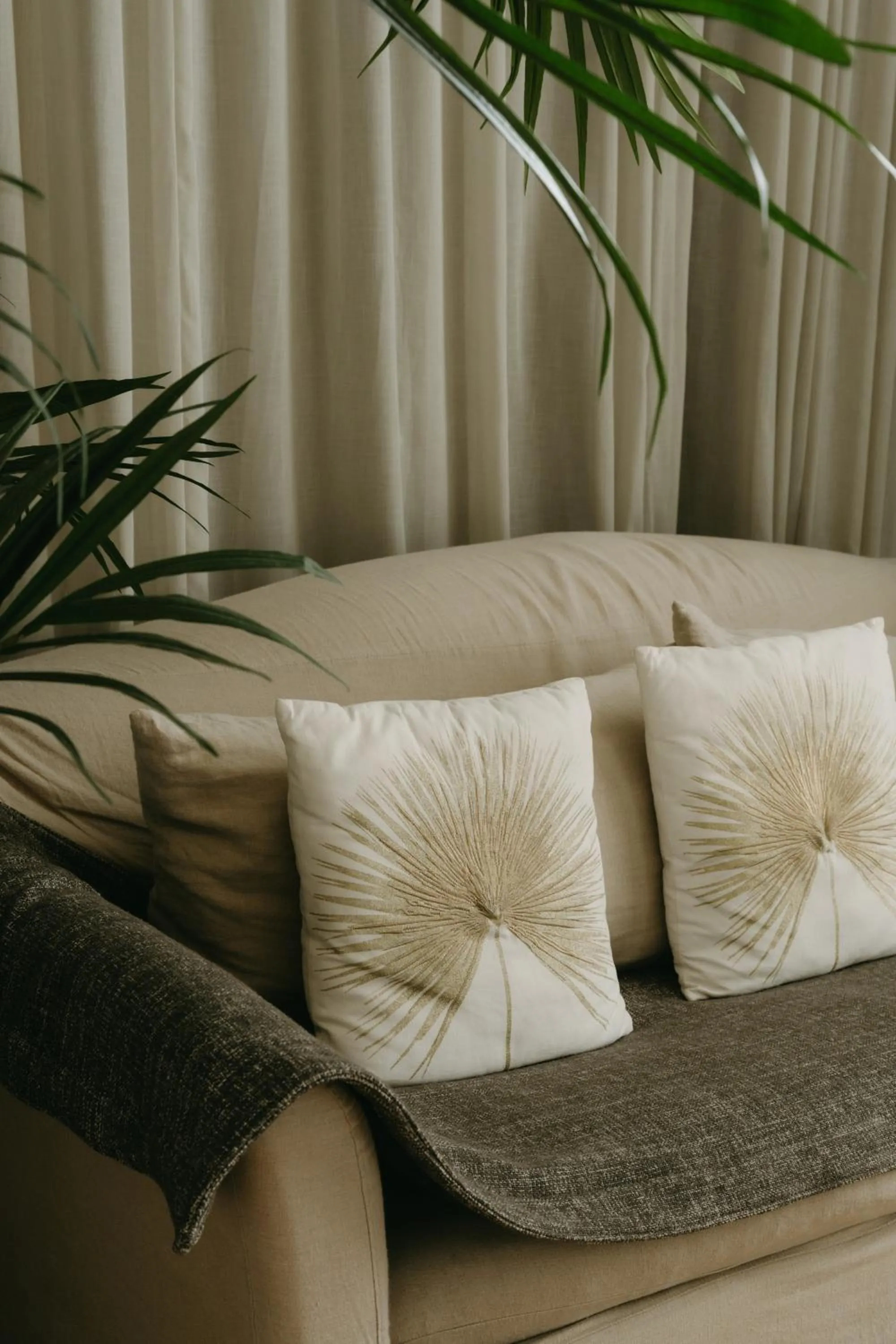 Living room in Playa Grande by Tropical