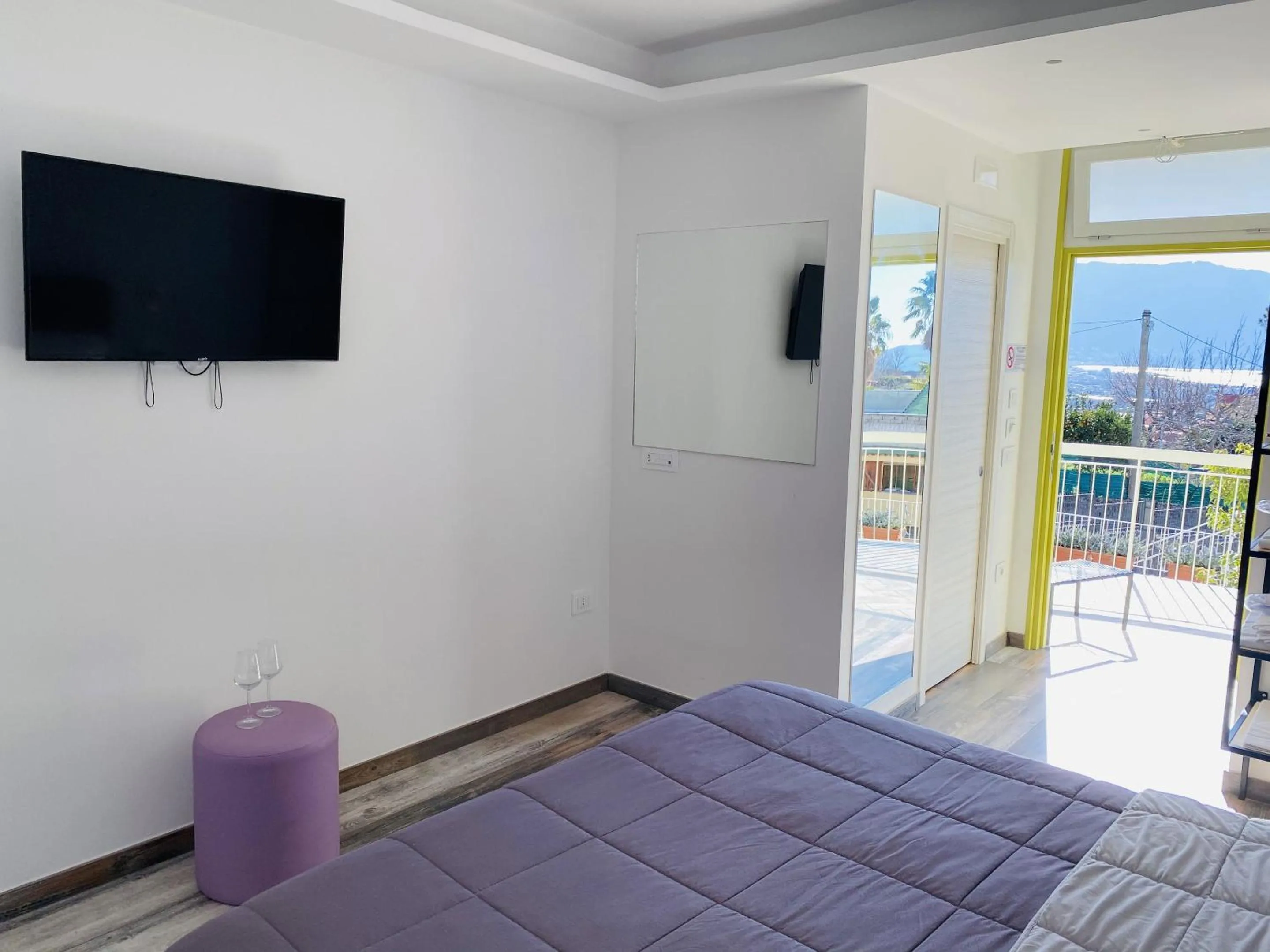 TV and multimedia, Bed in Vesuvio Inn Bed & Wine Experience