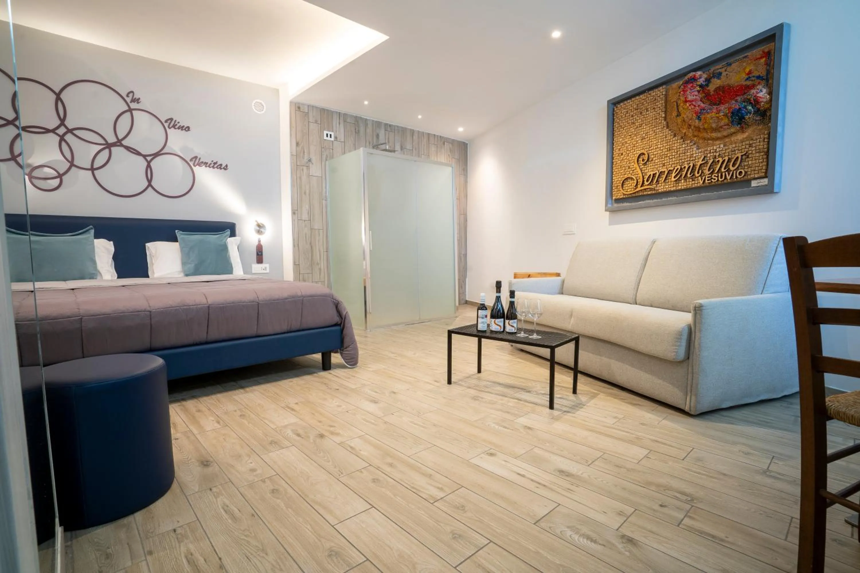 Shower, Bed in Vesuvio Inn Bed & Wine Experience