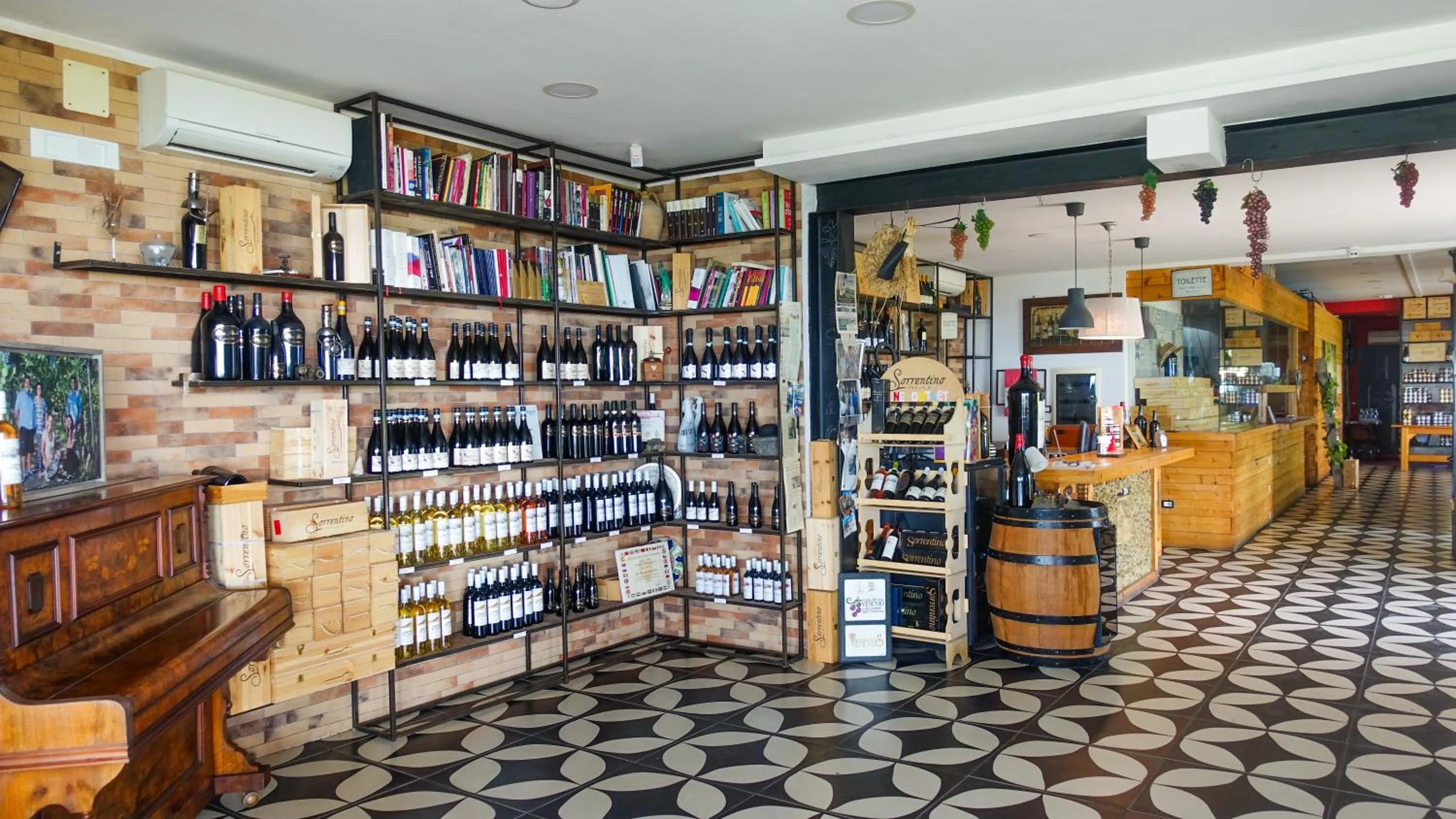 Restaurant/places to eat in Vesuvio Inn Bed & Wine Experience