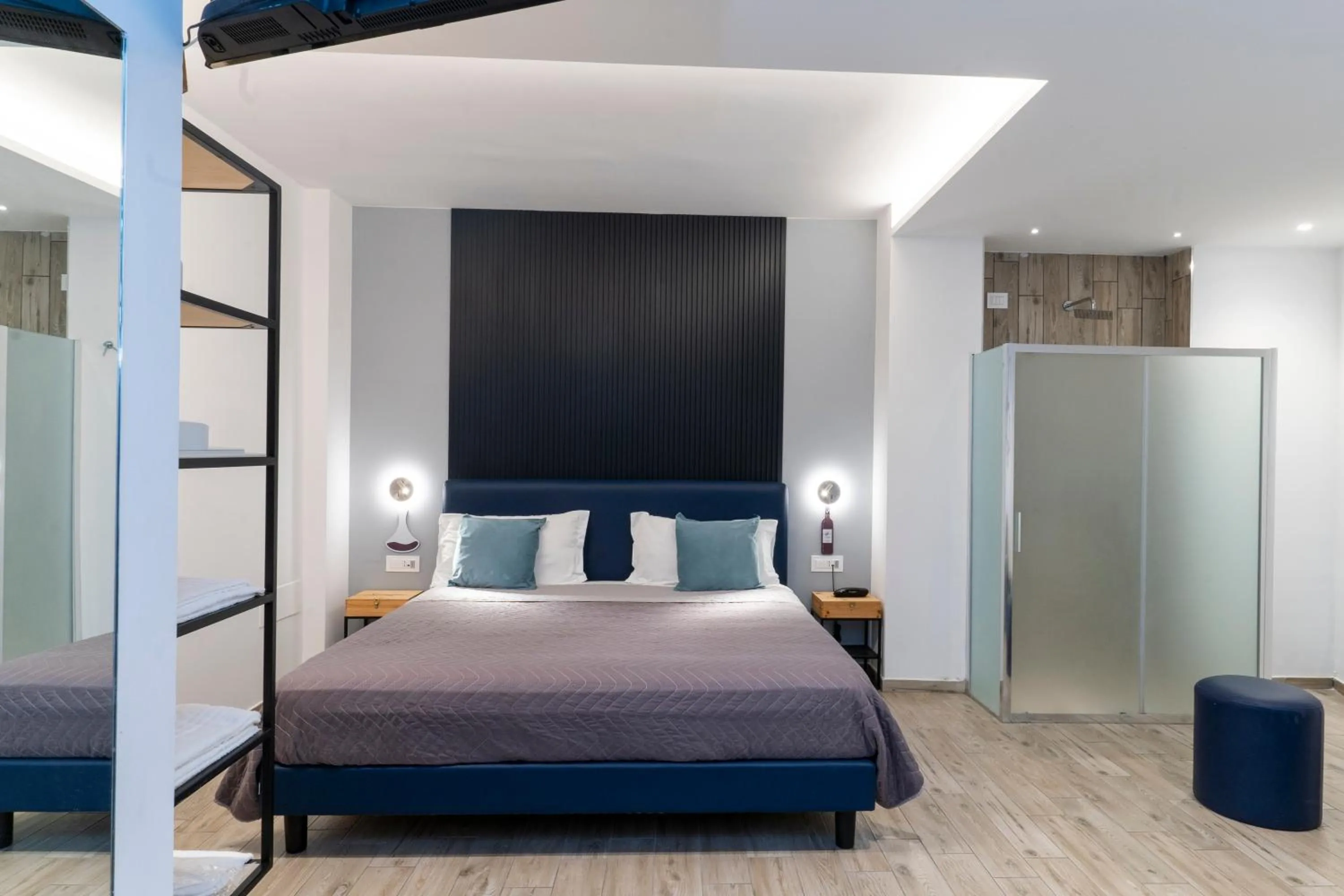 Shower, Bed in Vesuvio Inn Bed & Wine Experience