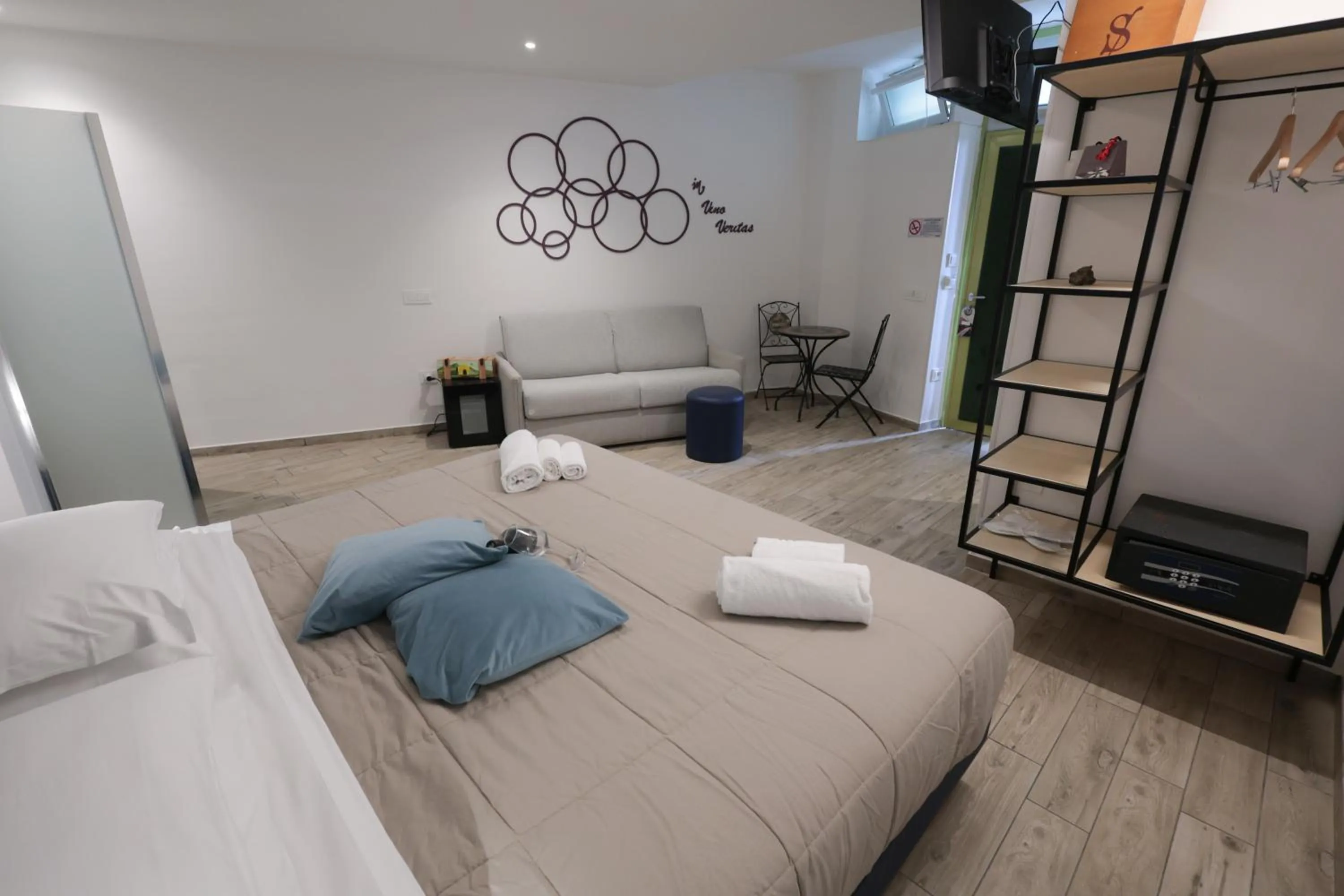 Bed in Vesuvio Inn Bed & Wine Experience