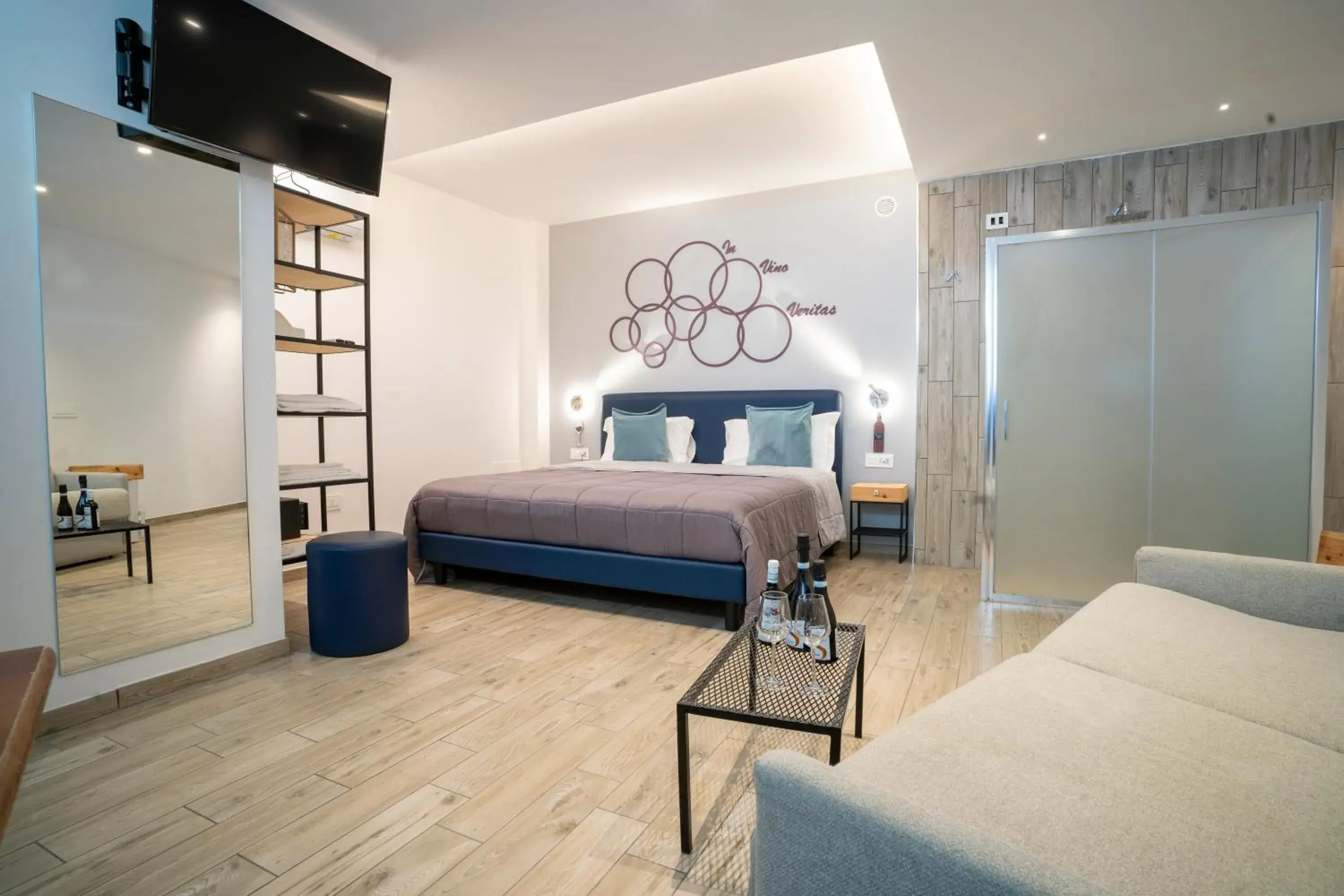 Shower, Bed in Vesuvio Inn Bed & Wine Experience Shower, Bed in Vesuvio Inn Bed & Wine Experience